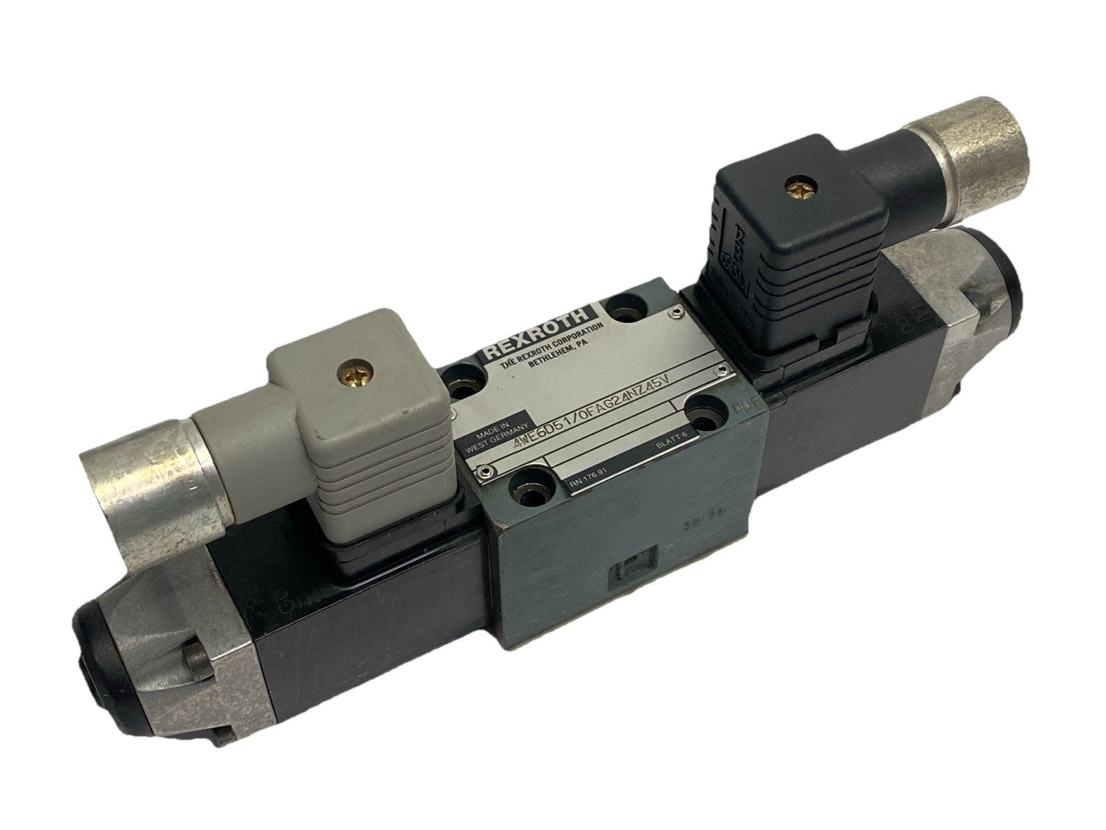 Rexroth 4WE6D51/0FAG24NZ45V Hydraulic Solenoid Spool Valve - New – Open box - Maverick Industrial Sales