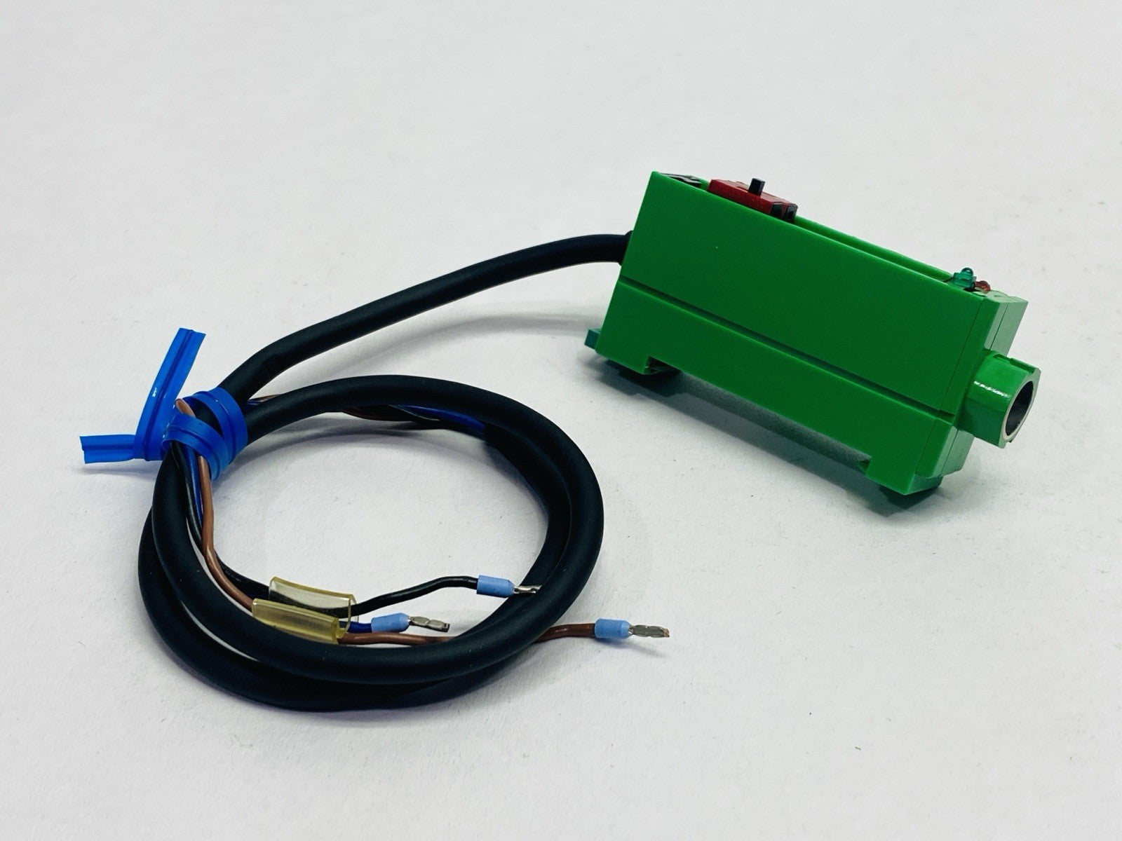 Takex F1RMPN Green Fiber Optic Sensor With Cable 12-24VDC - For parts or not working - Maverick Industrial Sales