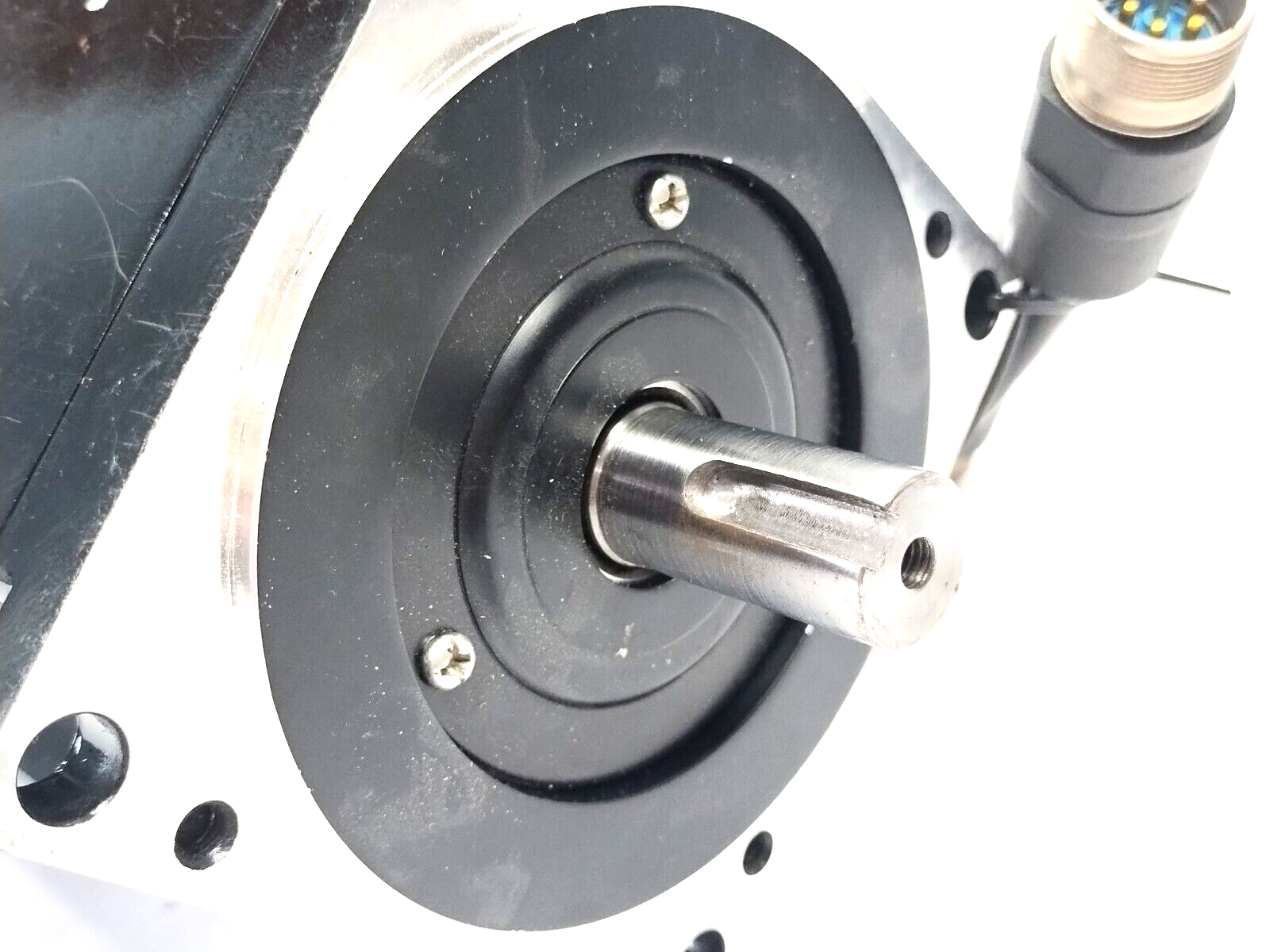 Yaskawa SGMPH-15A1A6CD-OY AC Servo Motor 200V 1500W 7.5A 3000RPM 3/4" Shaft - New – Open box - Maverick Industrial Sales