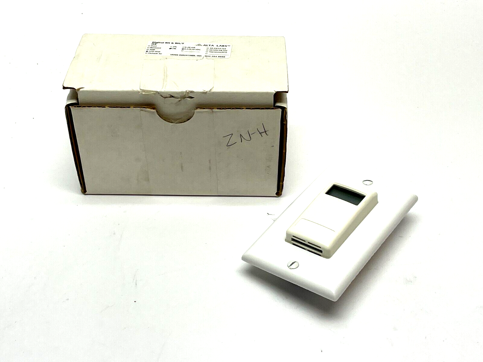 Veris Alta Lab LCD Wall Mounted Humidity Sensor 3% 0-5/0-10 VDC - Maverick Industrial Sales