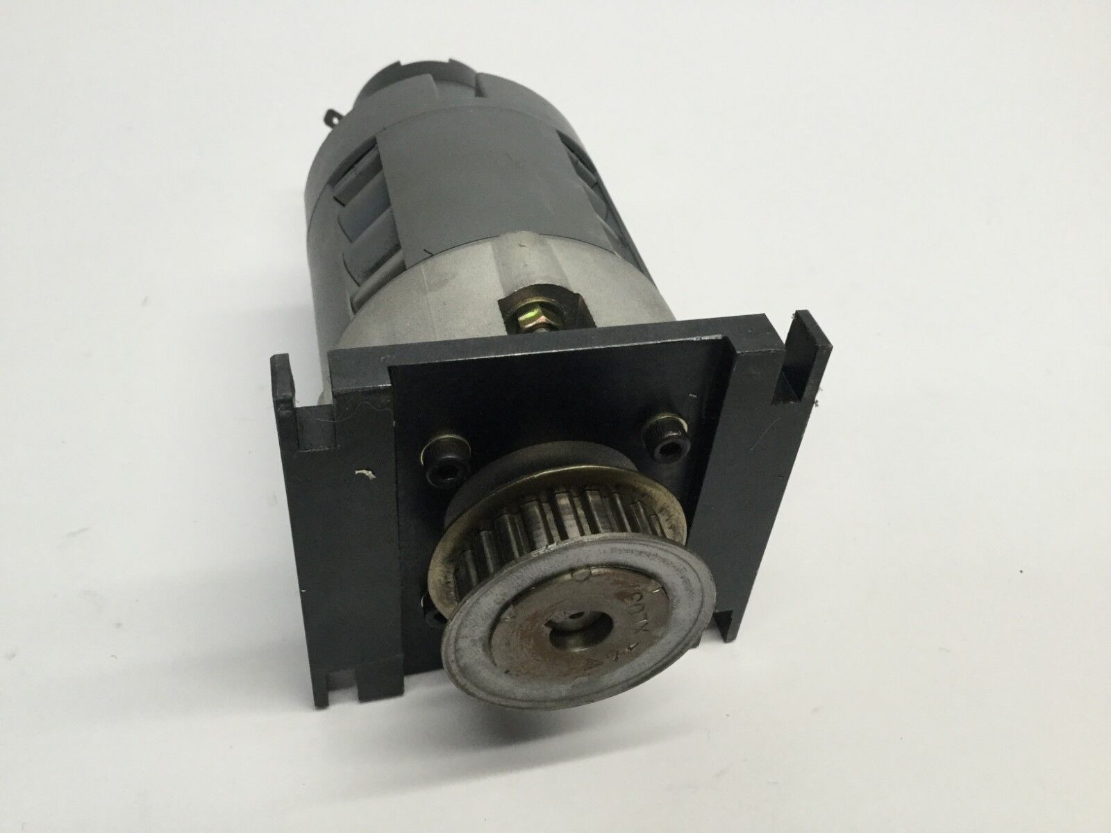 Yaskawa UGTMEM-03MMT21 Minertia Motor Mini Series 2V3757-1 02.06 - New – Open box - Maverick Industrial Sales