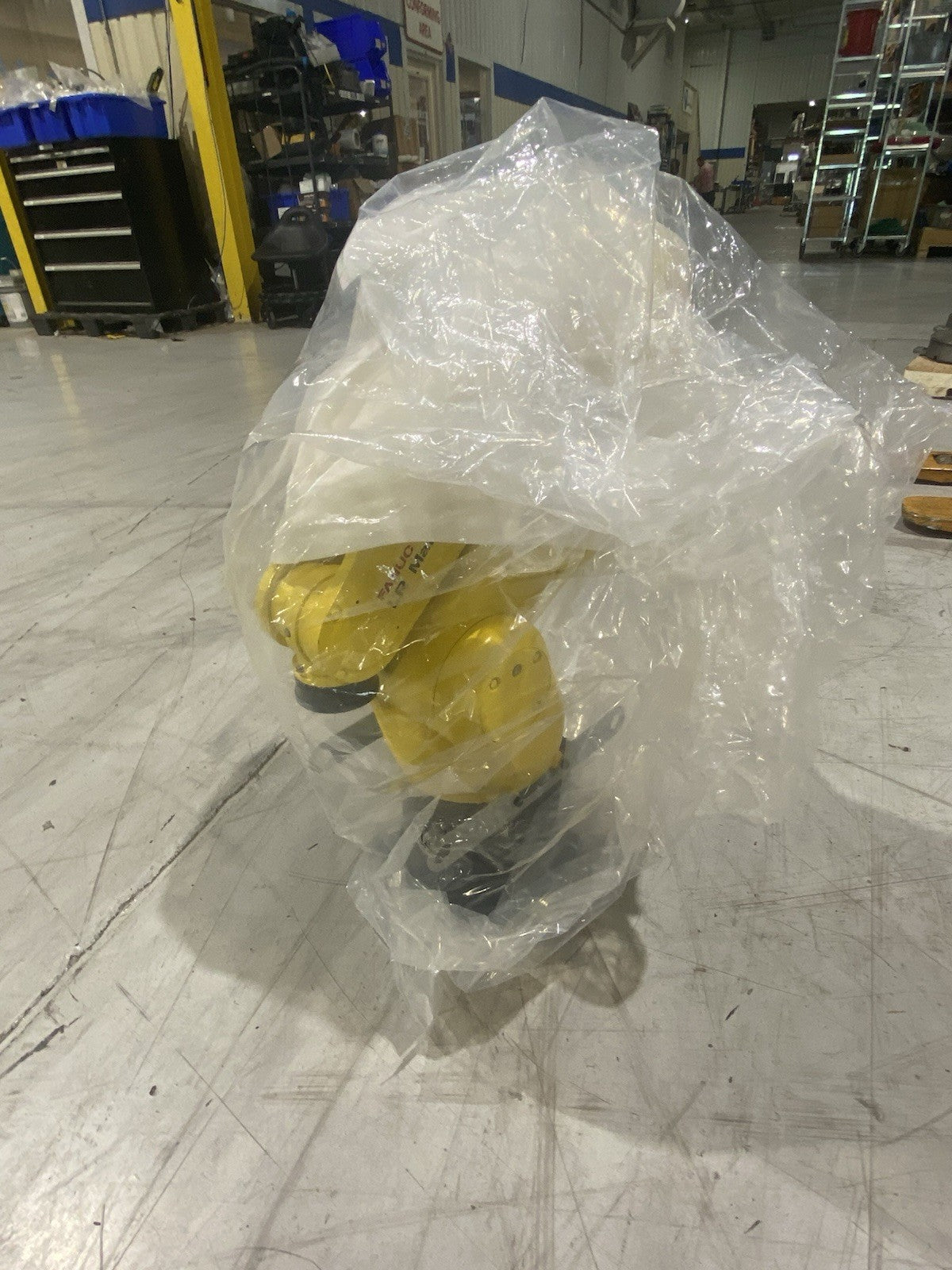 A05B-1142-B201 | Fanuc Compact 6-Axis Robot LR Mate 200iD, 717mm Reach 25kg- New – Open box - Maverick Industrial Sales