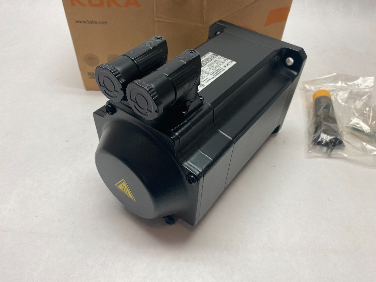 Kuka 00-336-054 EP Servo Motor 1,7kW L0 ME, ME_80_120_30_L0 - New – Open box - Maverick Industrial Sales
