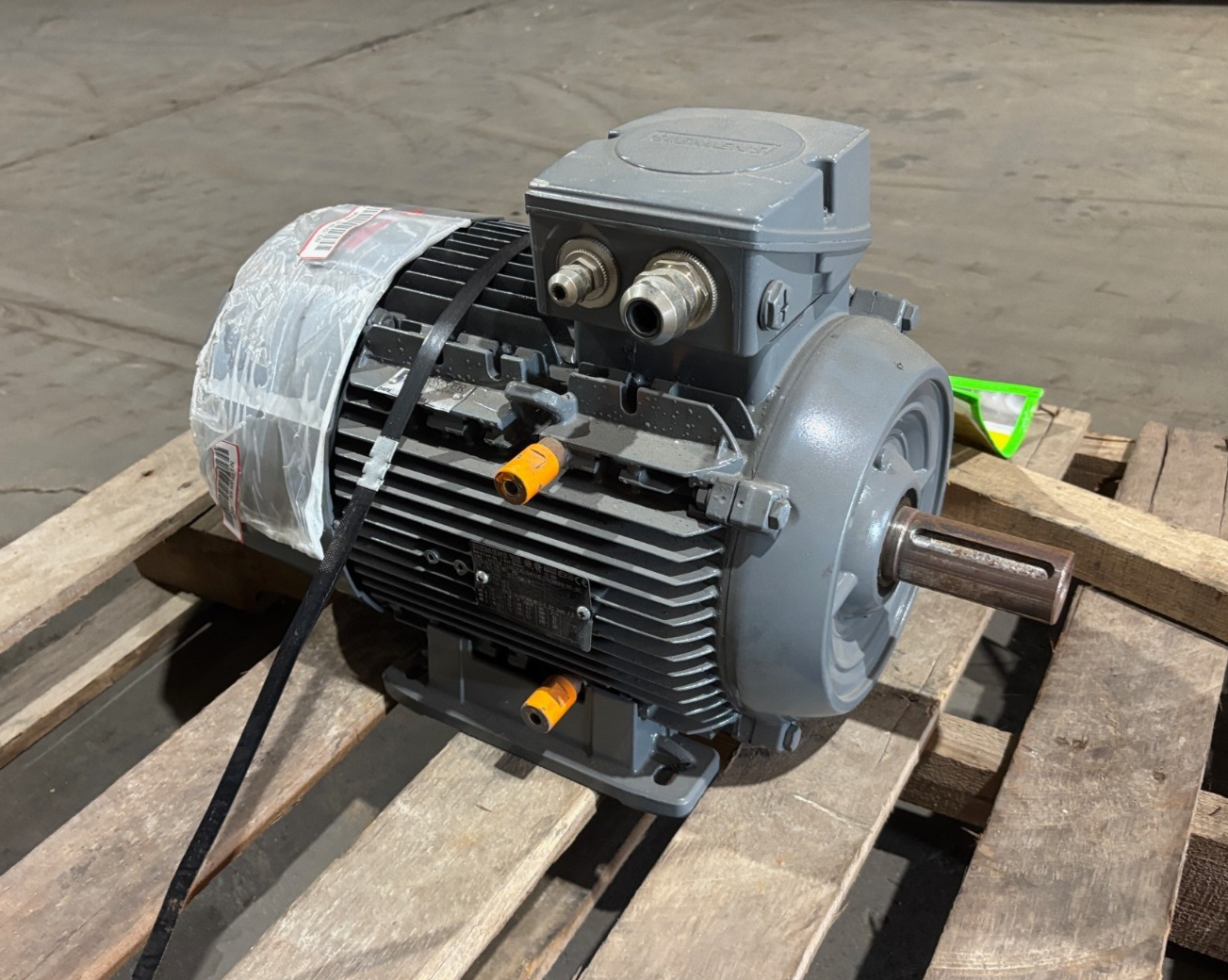 Siemens 1AV3132B 1LE10231CB235AF4 Electric Motor, 7.5 kW, 3PH, 132M - Maverick Industrial Sales
