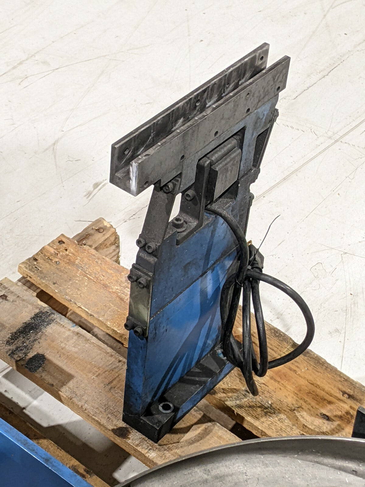 Vibra-Flight 76018 Vibratory Feeder System w/ Bowl, Inline, Hopper, Feeder Cube - Maverick Industrial Sales