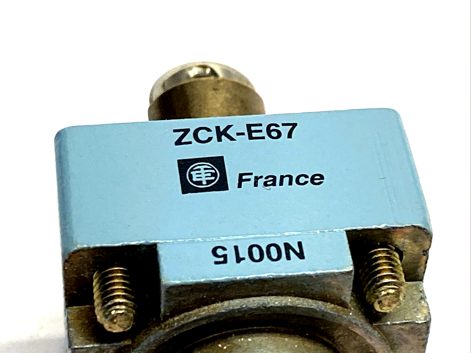 Telemecanique ZCKE67 Limit Switch Head, Steel Roller Plunger, Blue, 064580 - New – Open box - Maverick Industrial Sales