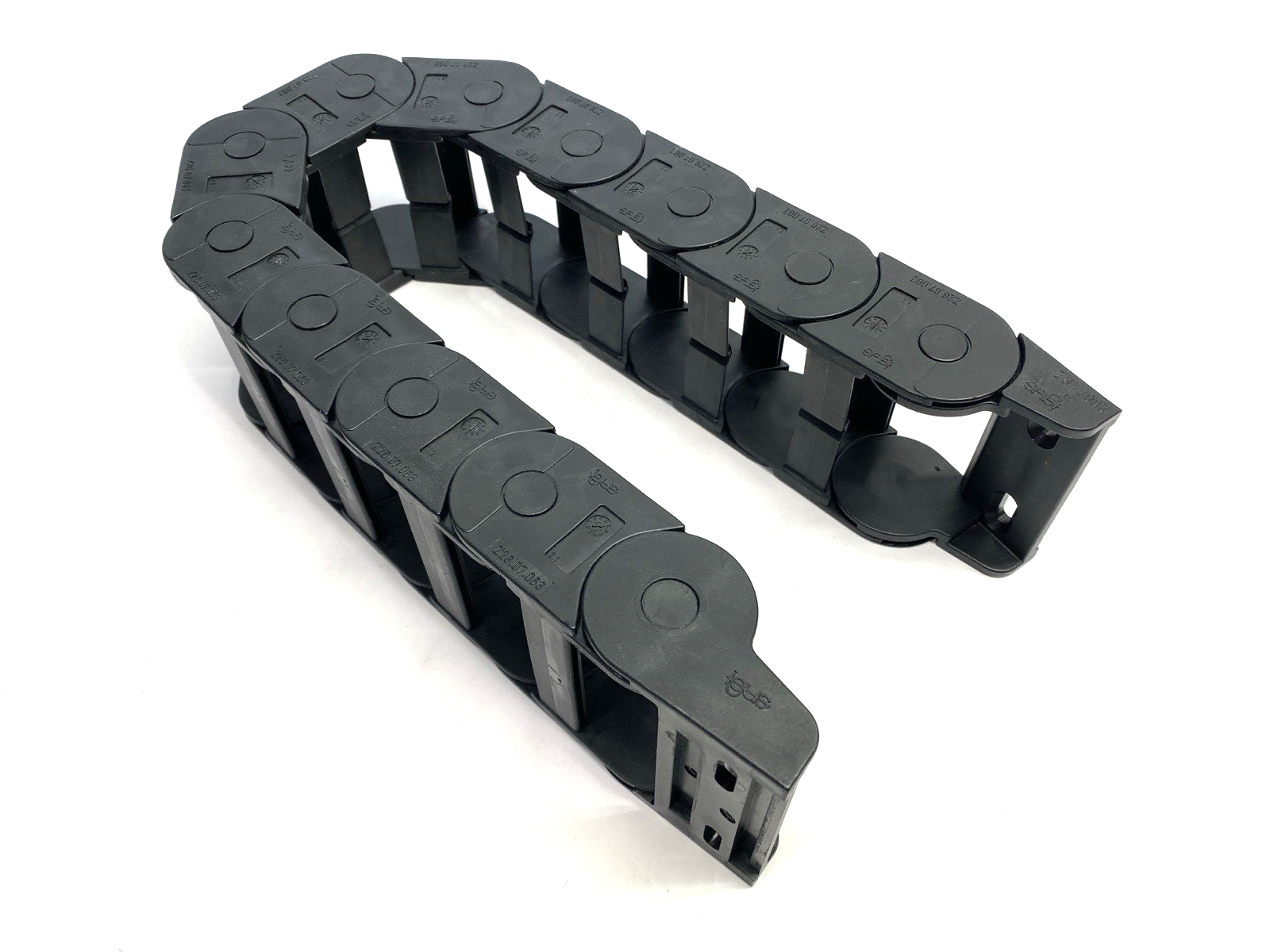 Z26.07.063.0 | Igus Energy Chain Cable Carrier 11 Links w/ Mounting Brackets - New – Open box - Maverick Industrial Sales