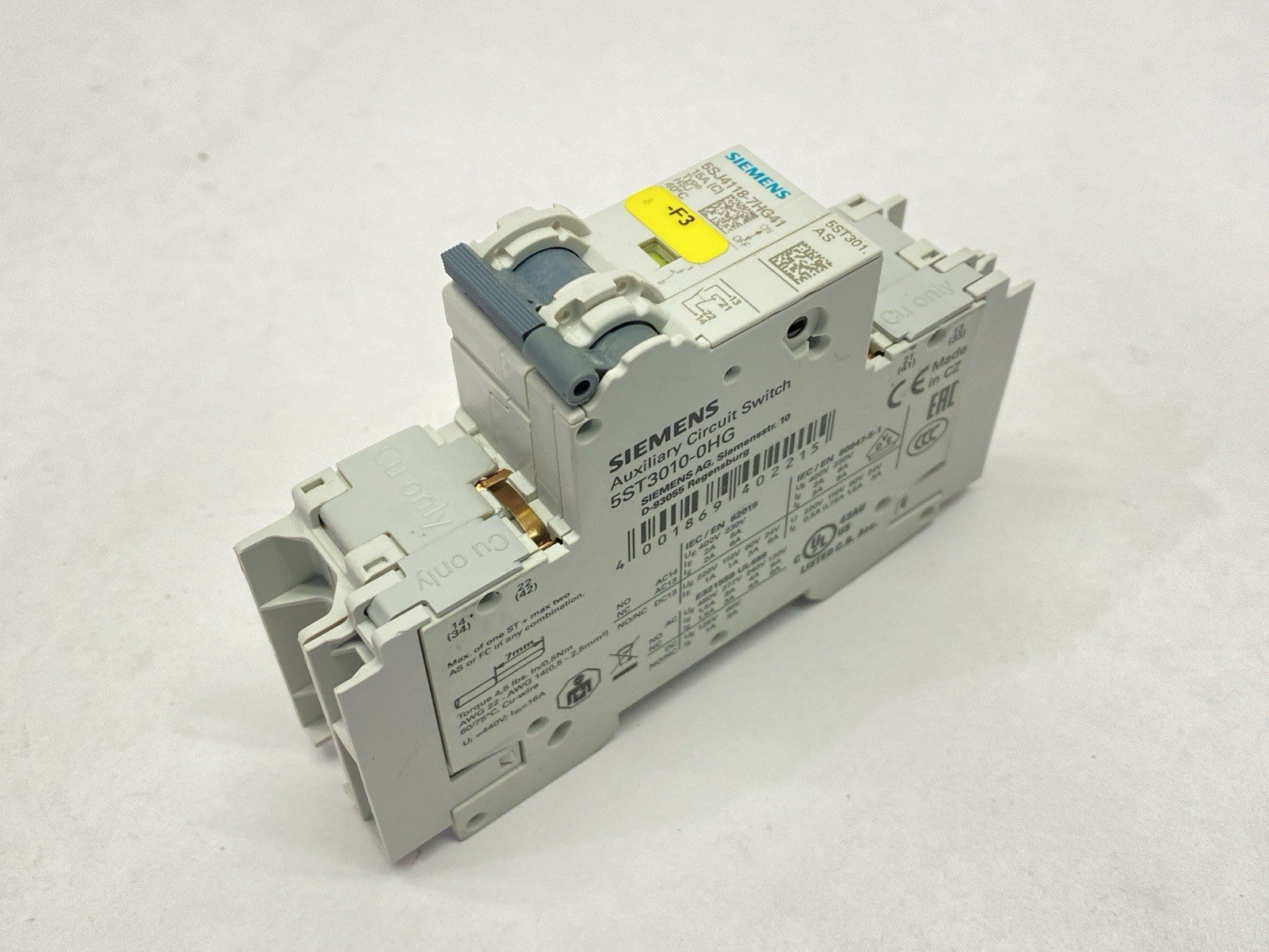 5SJ4118-7HG41 | Siemens Miniature Circuit Breaker 15A 240V w/ 5ST3010-0HG Switch - Used - Maverick Industrial Sales