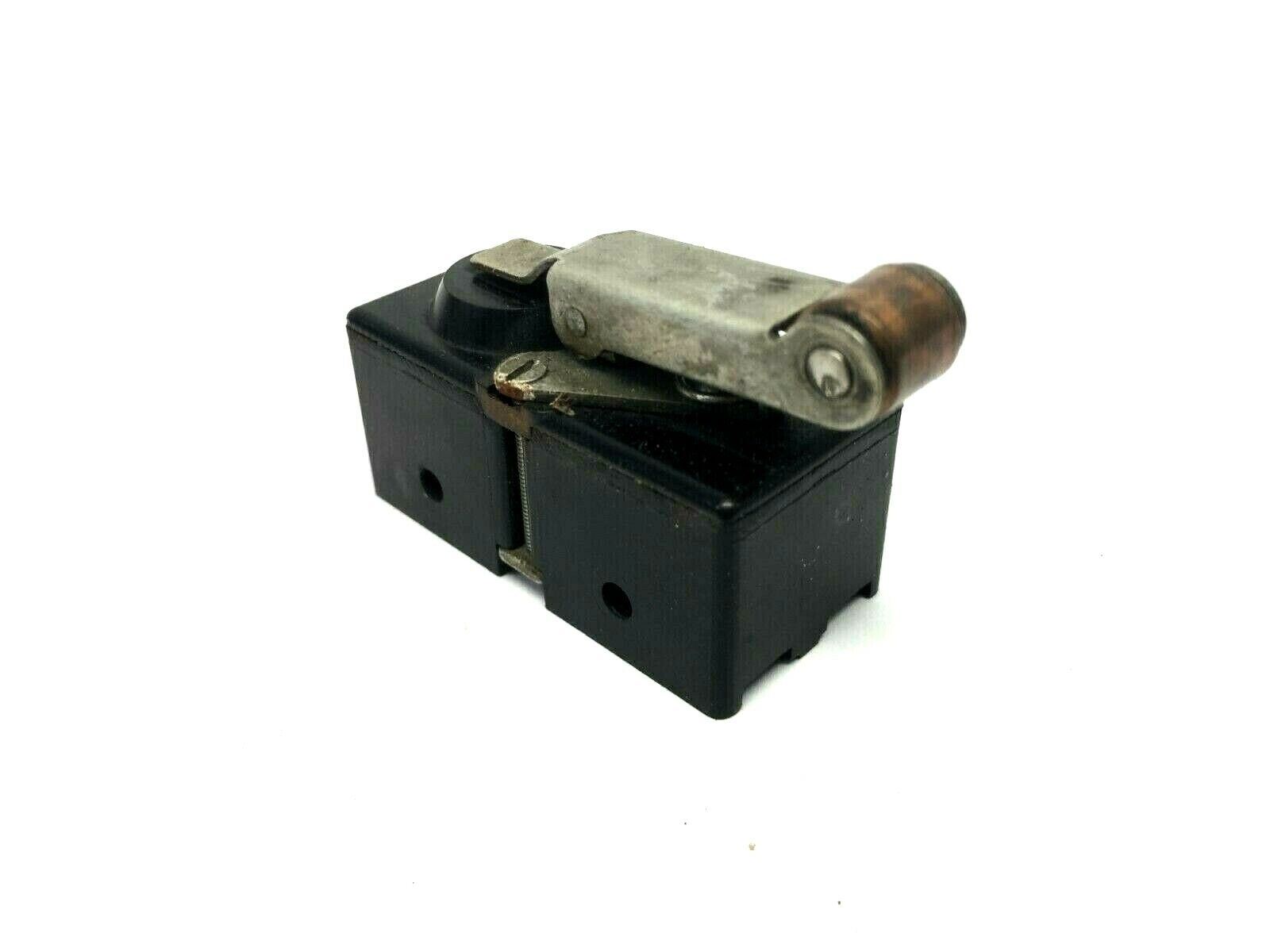 Allen Bradley 802-PASJ20-2 Limit Switch with Roller Lever - New – Open box - Maverick Industrial Sales