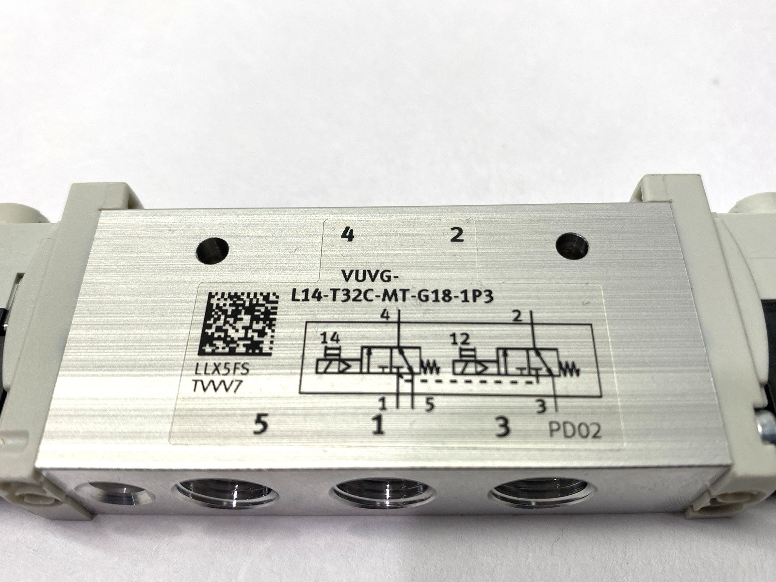VUVG-L14-T32C-MT-G18-1P3, 574368 | Festo VUVG-L14-T32C-MT-G18-1P3 Solenoid Valve 2x3/2, Closed, Monostable 574368 - New Other - Maverick Industrial Sales