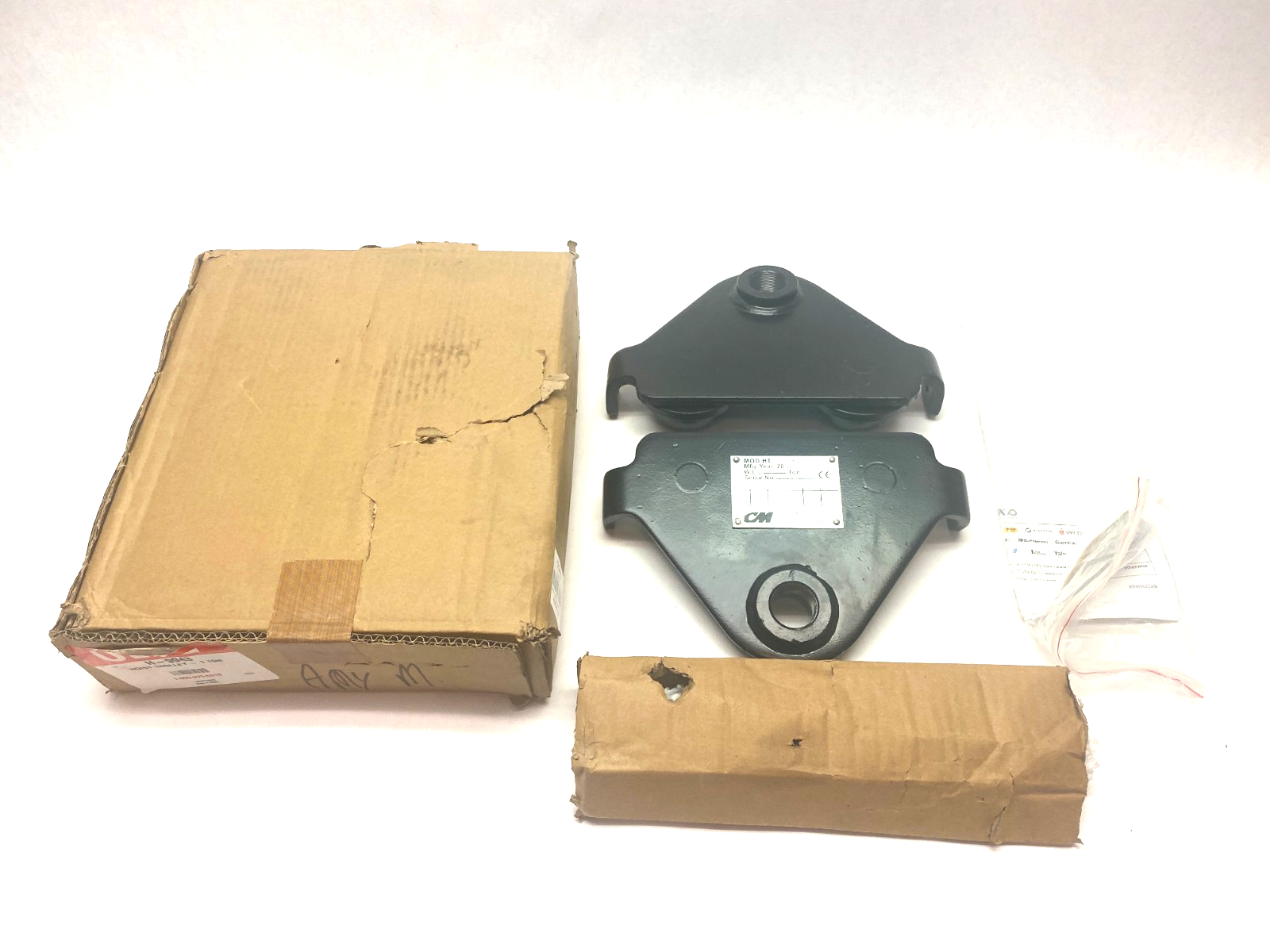 ULine H-9943 Adjustable Width Hoist Trolley 1-Ton Capacity, Black - New – Open box - Maverick Industrial Sales