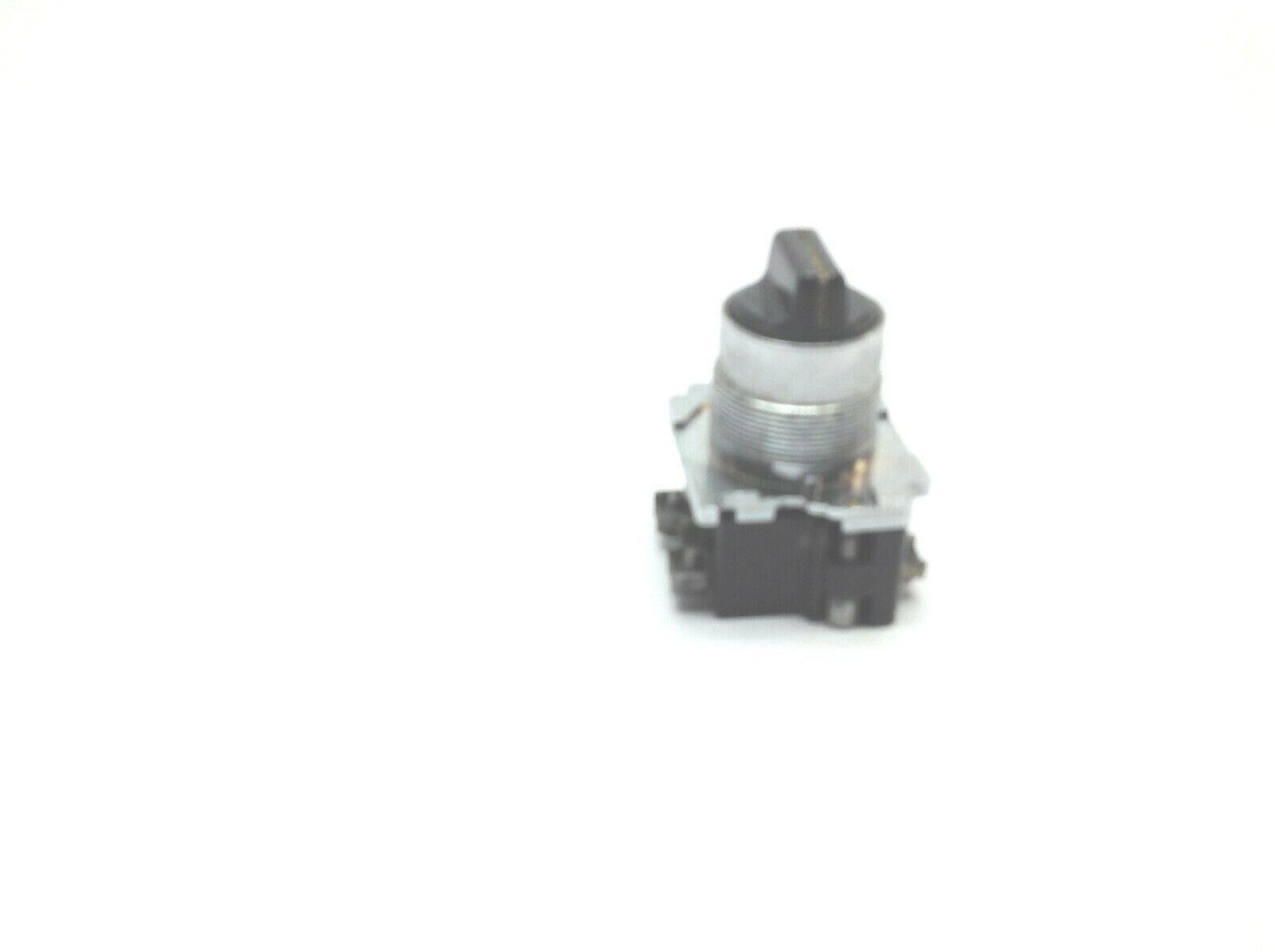 Cutler Hammer 4 Terminal Block Selector Switch - Used - Maverick Industrial Sales