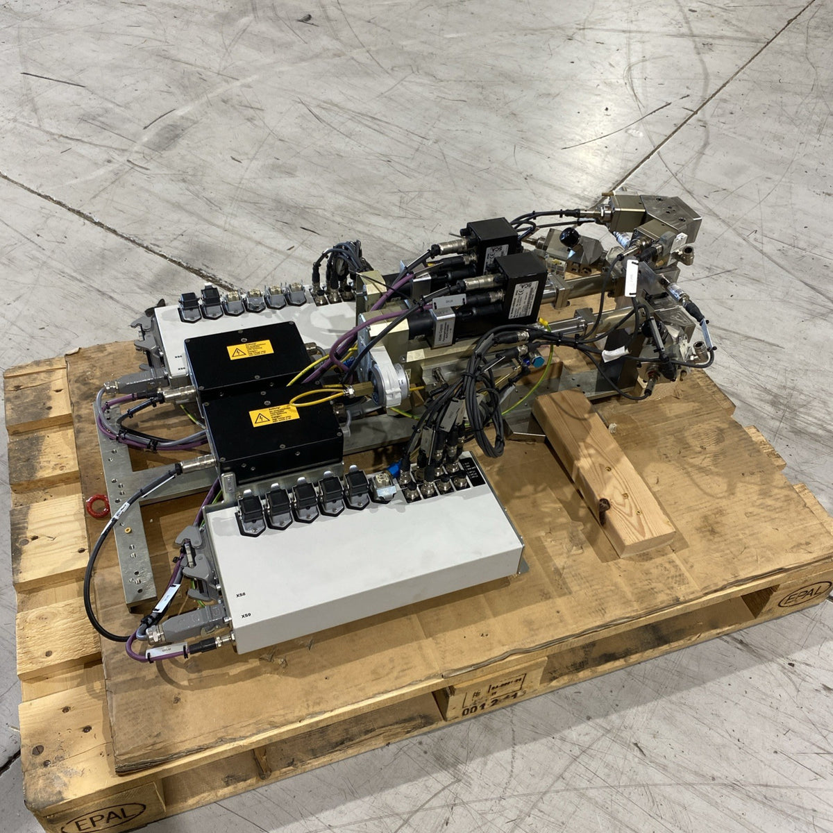 84890.000085 | Atlas Copco SCA ADKE-2K-6000 2K Adhesive Tandem Dispense Meter - For parts or not working - Maverick Industrial Sales