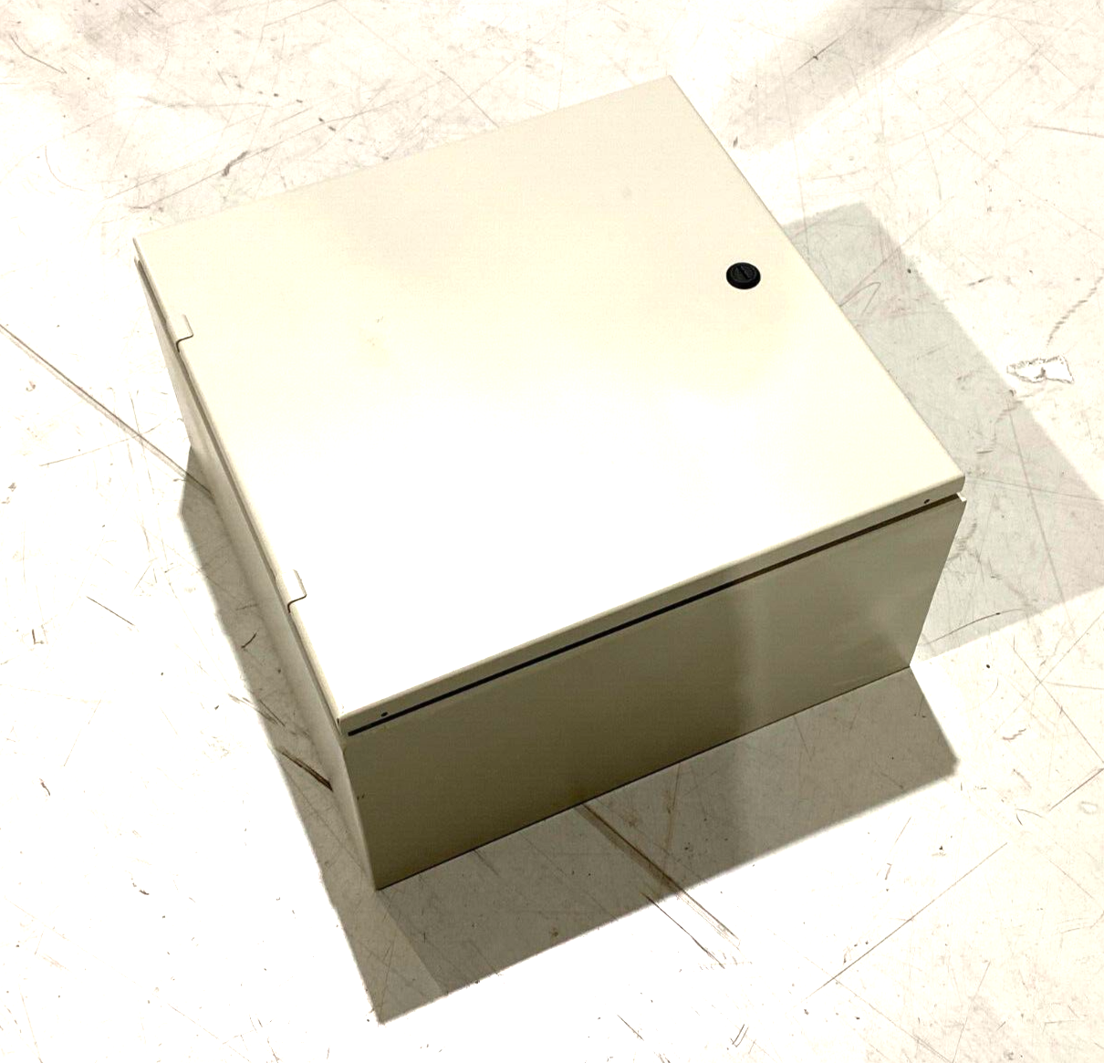 Saginaw Control & Engineering SCE-20EL2010LP Enclosure 20" x 20" x 10" Gray - New – Open box - Maverick Industrial Sales