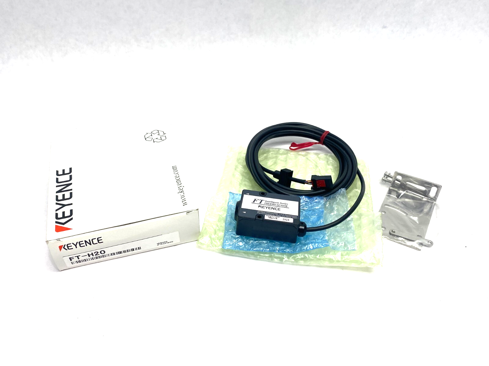 Keyence FT-H20 Mid to Low Temperature Sensor Head Unlimited Detecting Distance - Maverick Industrial Sales