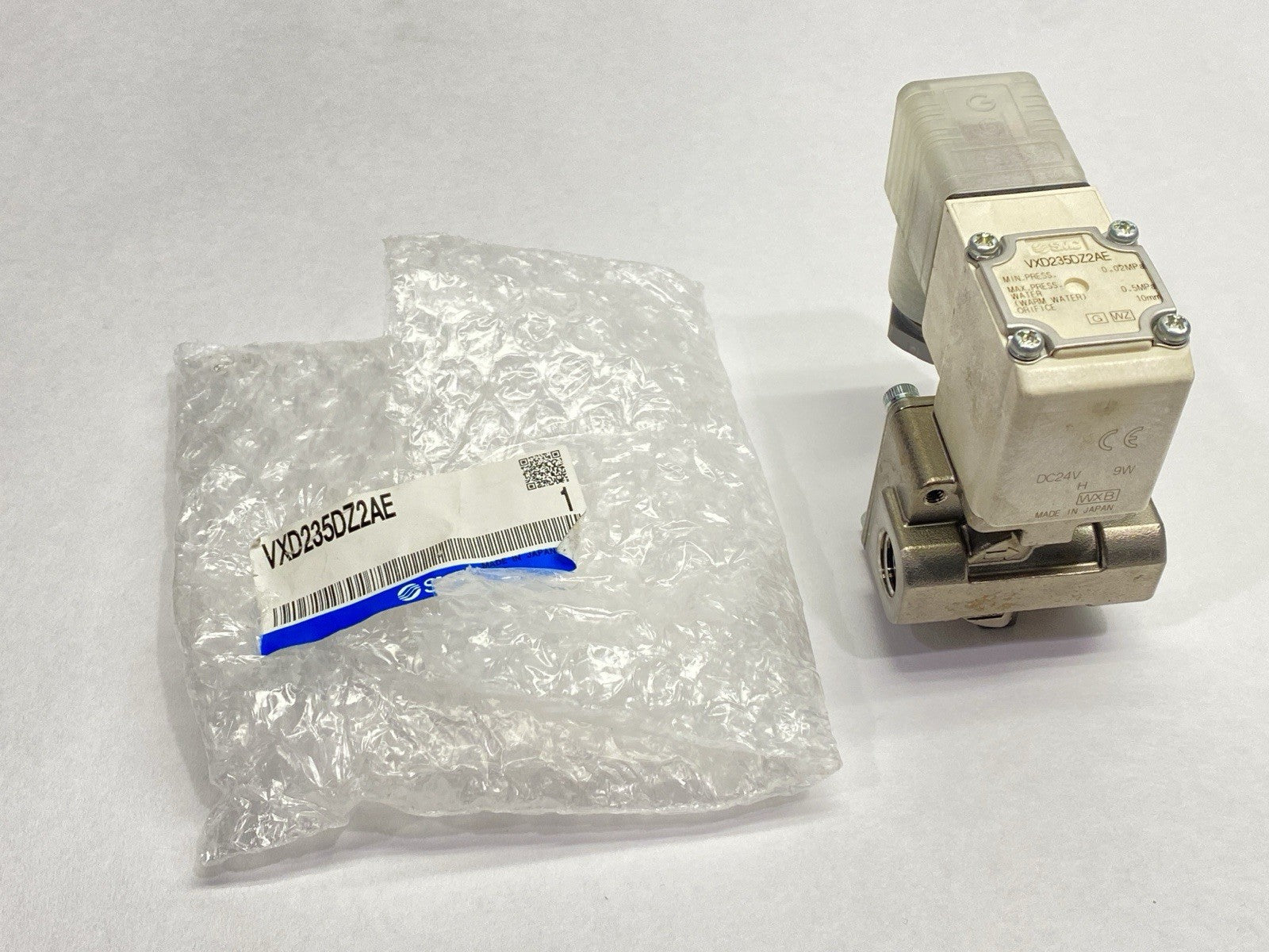 VXD235DZ2AE | SMC Pneumatic 2-Way Media Valve 1/4" NPT - New – Open box - Maverick Industrial Sales