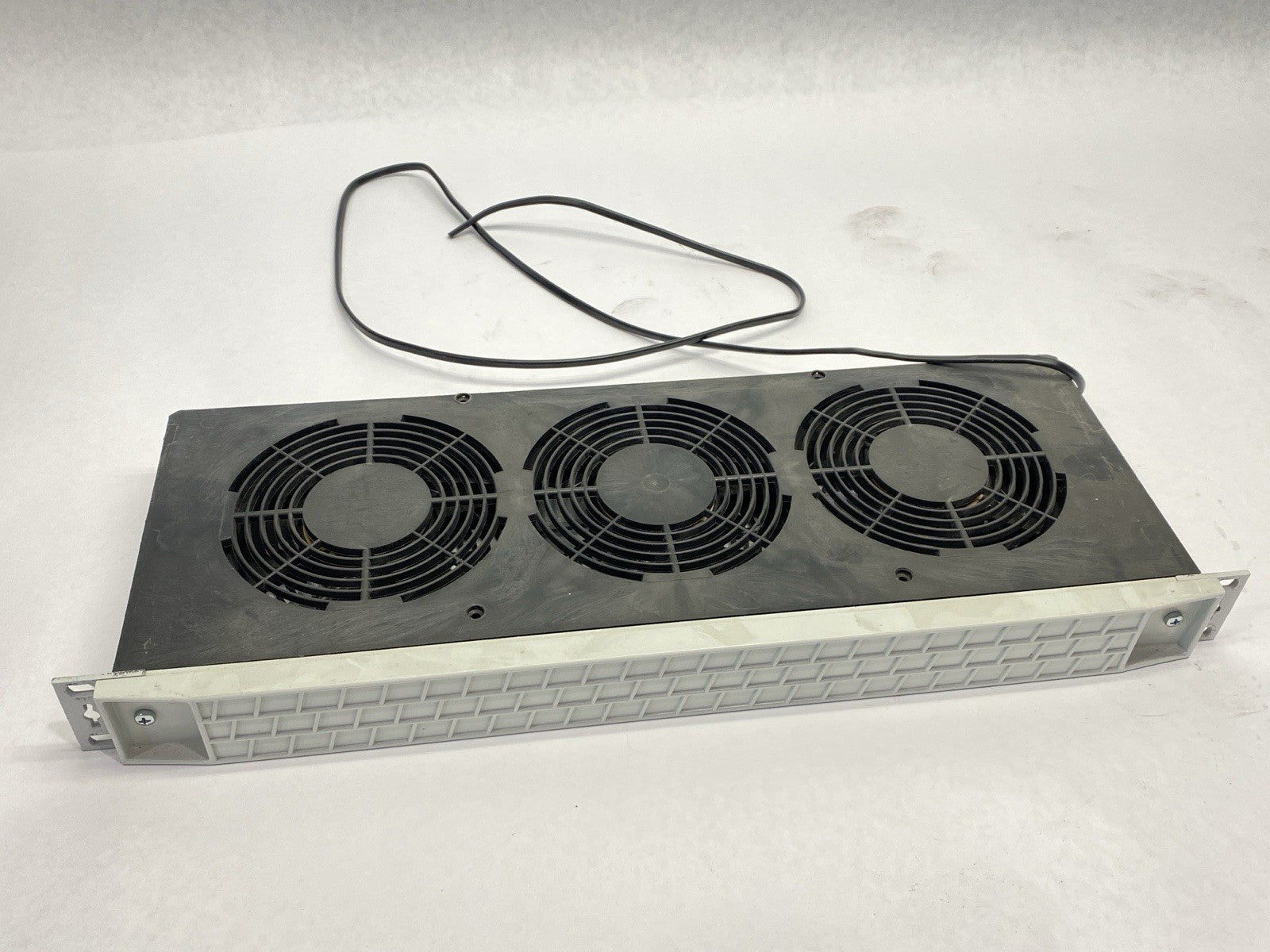 Knurr 032111531000001 3-Fan Cooling Module 230VAC 1U 19" - Maverick Industrial Sales