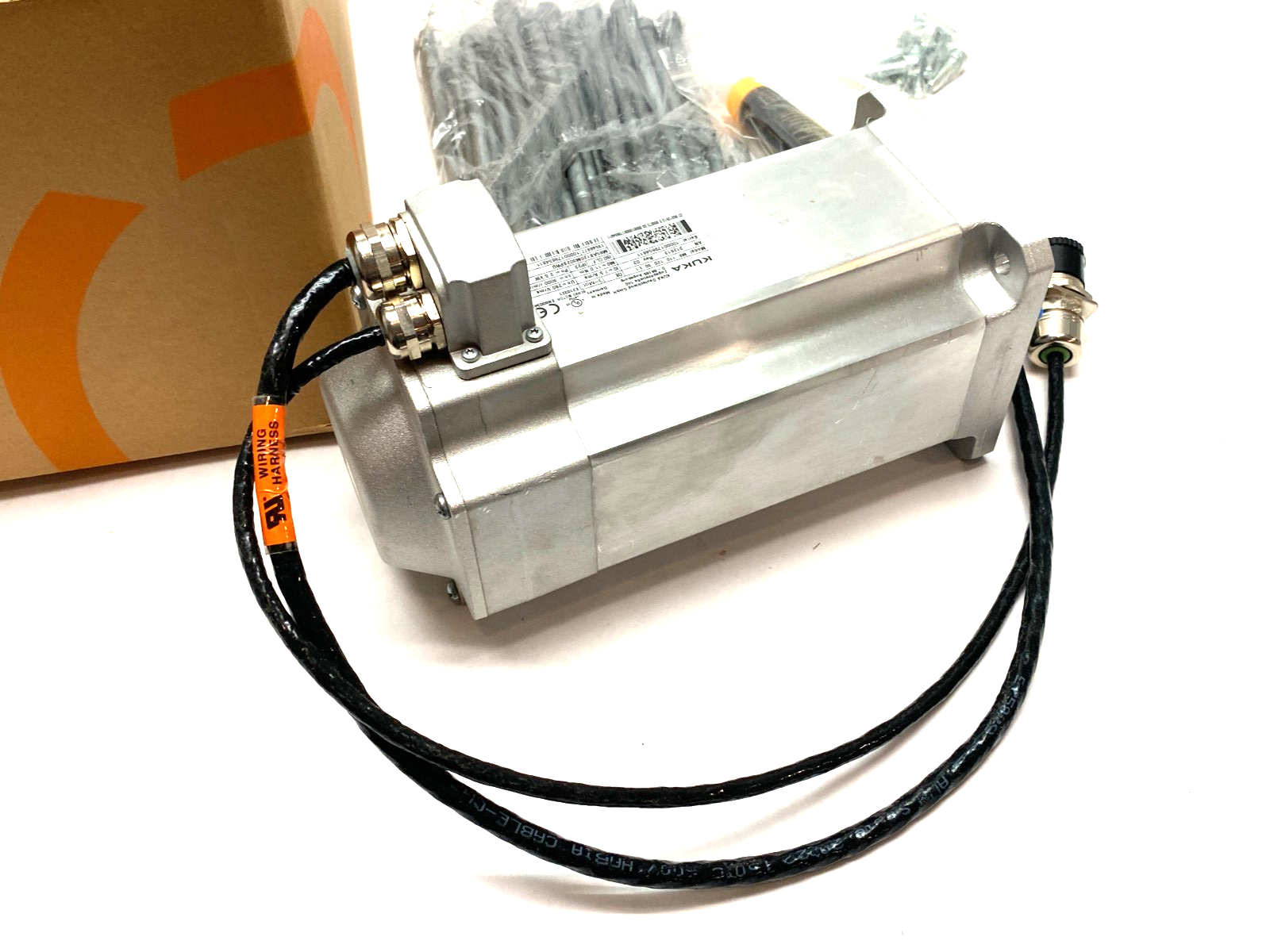 Kuka 00-334-483 Servo Motor 2,5kW L1 ME, ME_110_120_30_L1 - New – Open box - Maverick Industrial Sales