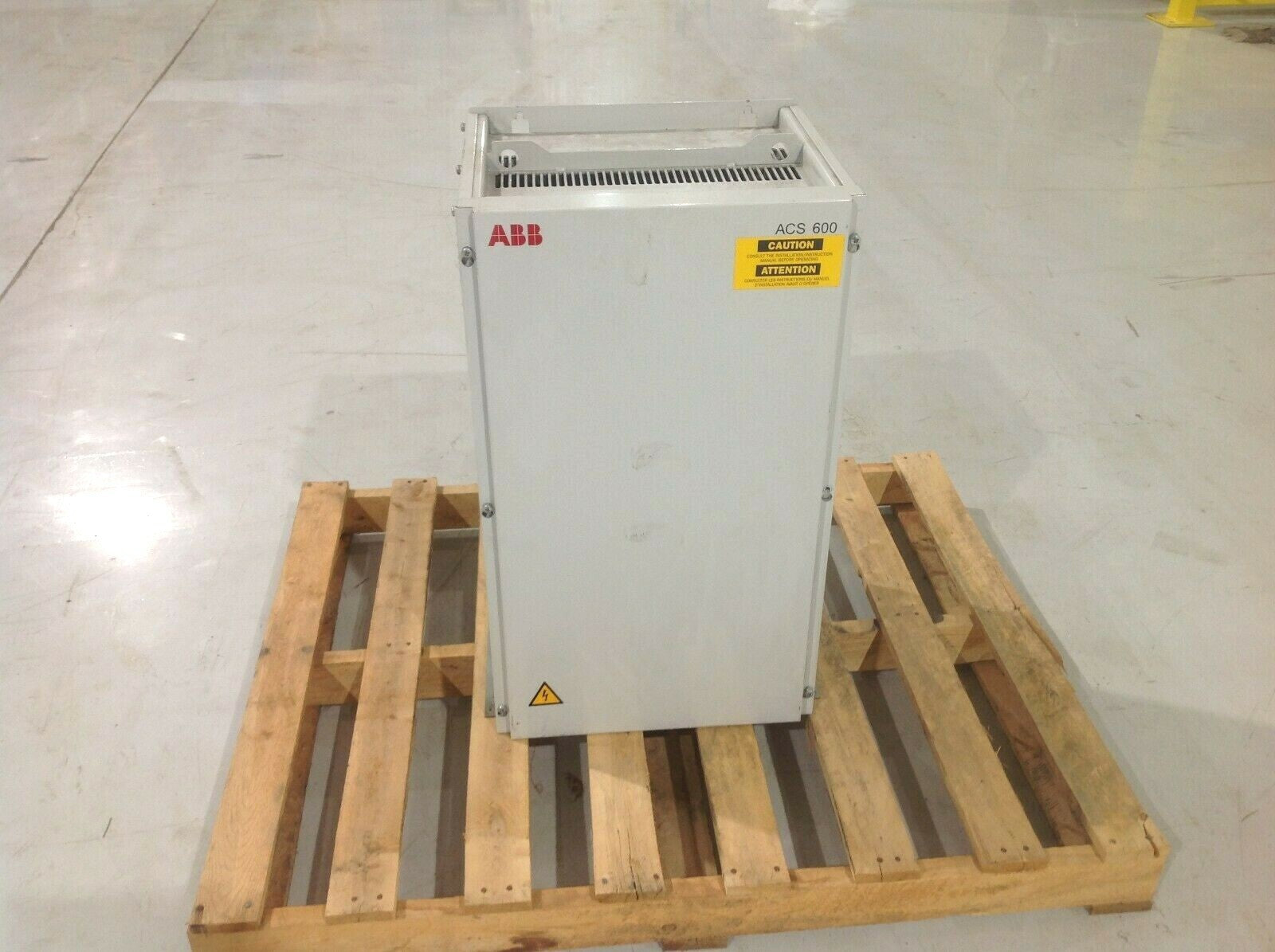 ABB ACS604-0120-4-000B0200901 Motor Variable Frequency Drive 3 PH 3AUA489999N304 - For parts or not working - Maverick Industrial Sales
