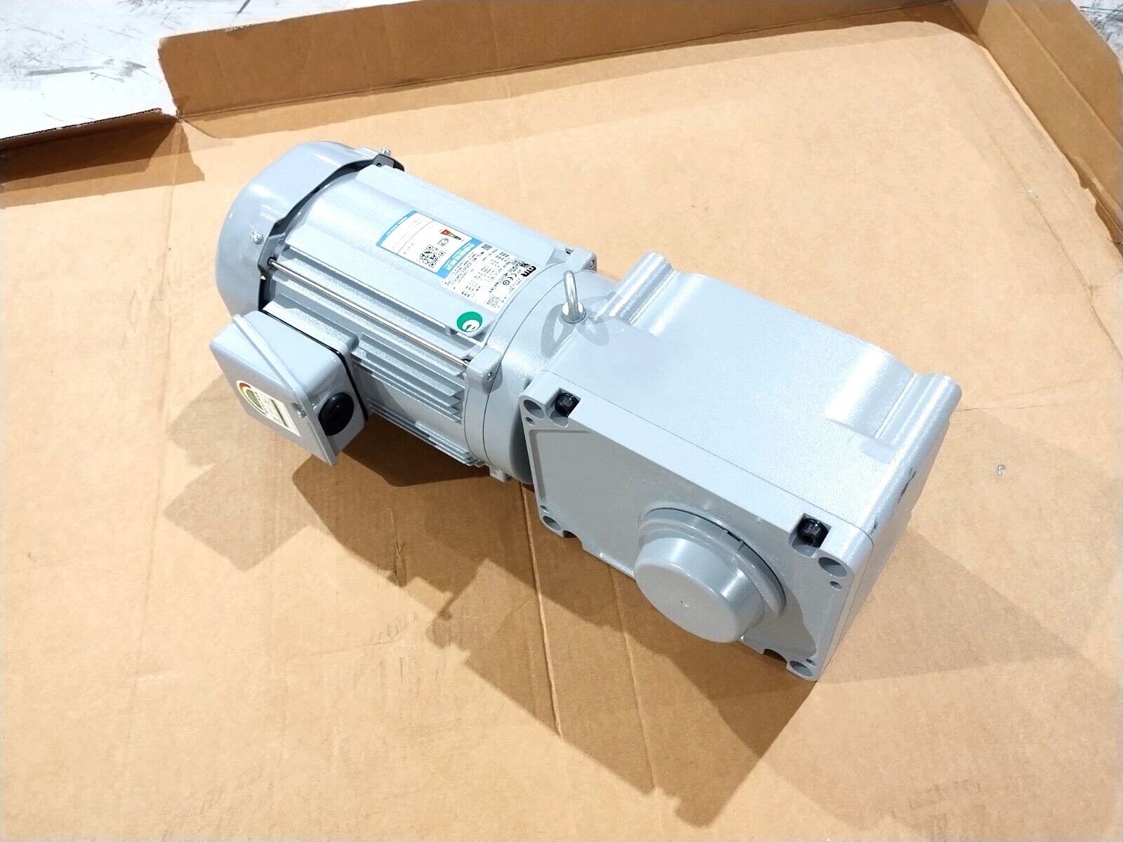 F3S45N20-MD15TNNTNX, F3S45N20-MD15TNNTNXT3H3, 02503794001 | Nissei GTR F3S45N20-MD15TNNTNX 3PH Induction Motor 220V 5.7A 1750RPM 20:1 T3H3 - New – Open box - Maverick Industrial Sales