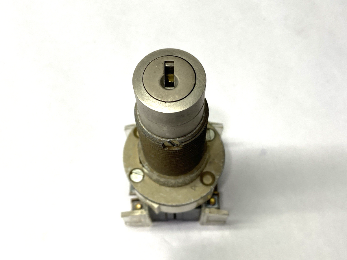800H-JP42KB7 Ser. A | Allen Bradley Heavy Duty Key Operated Selector Switch - Used - Maverick Industrial Sales