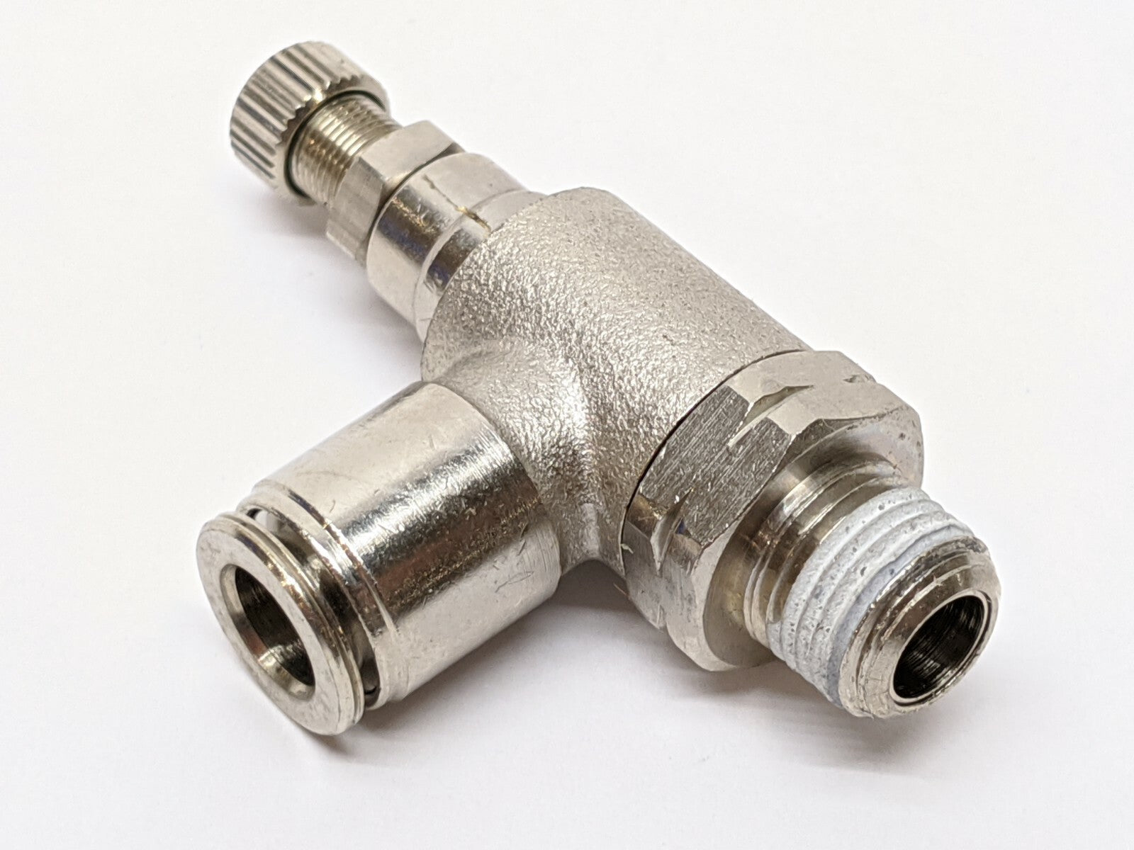 Metal Flow Control Valve Right Angle 1/4” Tube Push-To-Connect 7/16-20 Male - New – Open box - Maverick Industrial Sales