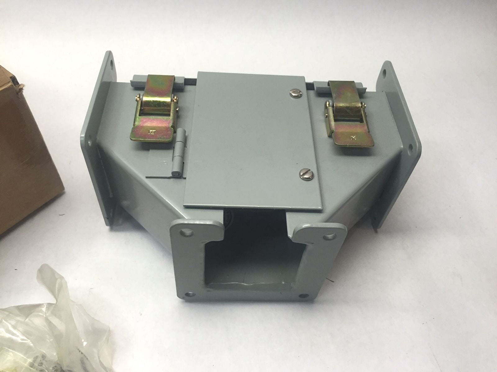 Hoffman F22LTC Tee Fitting Outside Top Open - New – Open box - Maverick Industrial Sales