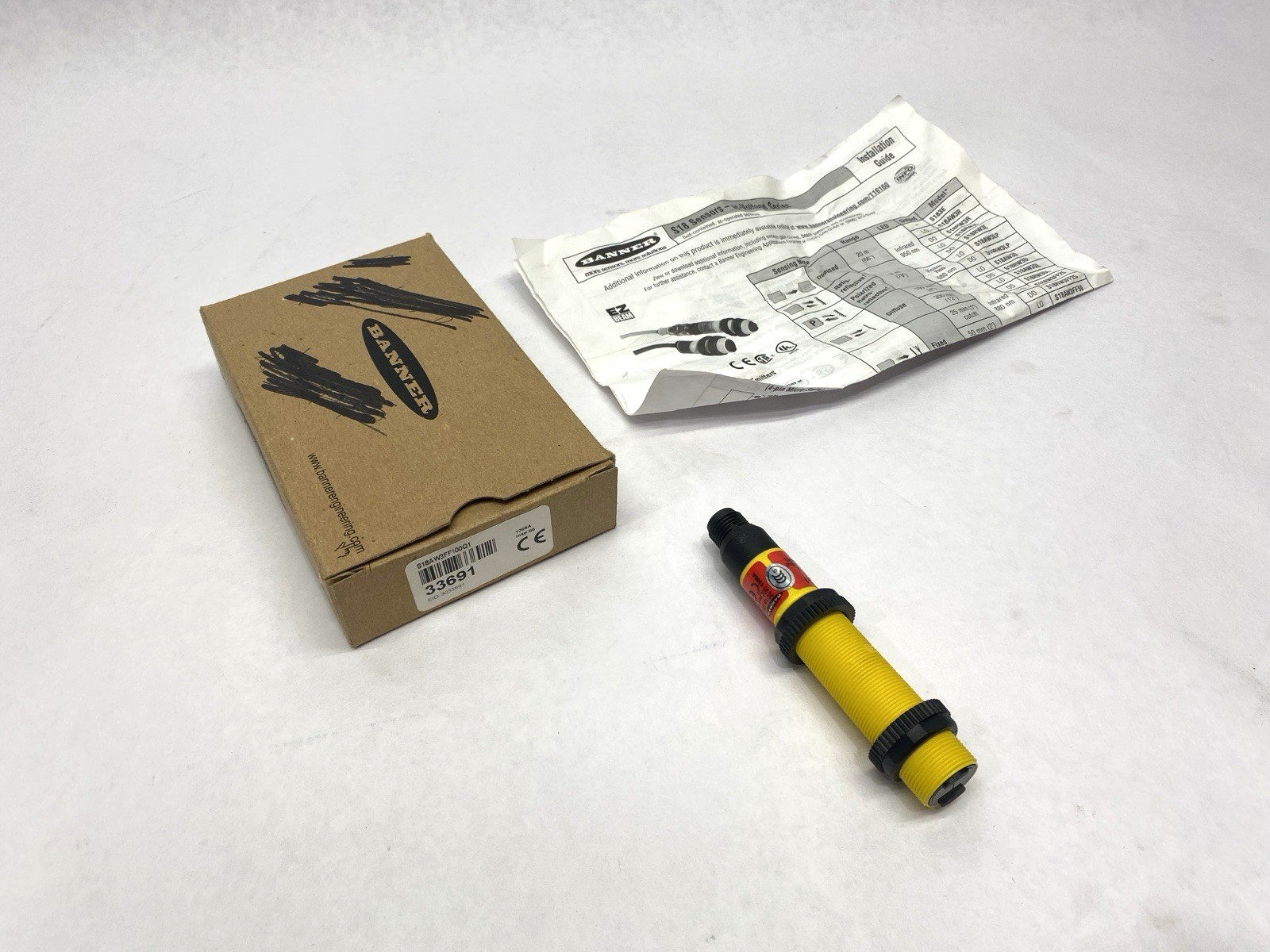 Banner S18AW3FF100Q1 Photoelectric EZ-BEAM Sensor 4-Pin 230-250VAC 33691 - Maverick Industrial Sales