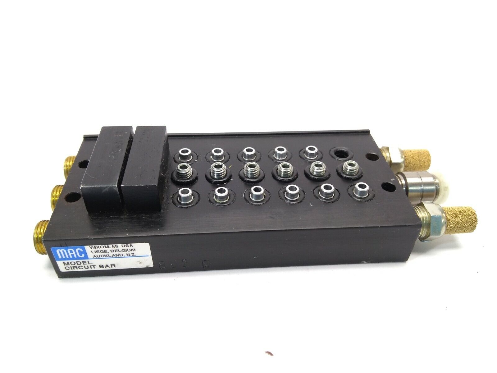 Mac Valves Circuit Bar 18 Port - For parts or not working - Maverick Industrial Sales