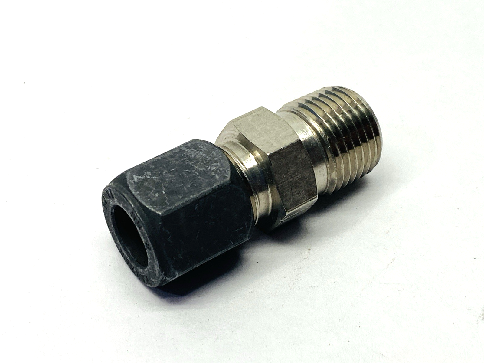 Parker 8-8F8Z-SS Single Ferrule Compression Fitting Tube To Male Pipe 1/2" - New – Open box - Maverick Industrial Sales