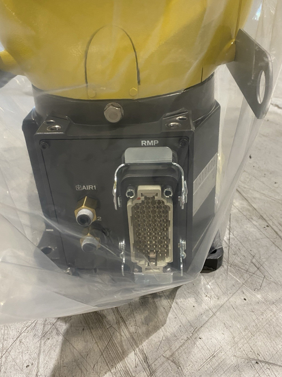 A05B-1142-B201 | Fanuc Compact 6-Axis Robot LR Mate 200iD, 717mm Reach 25kg- New – Open box - Maverick Industrial Sales
