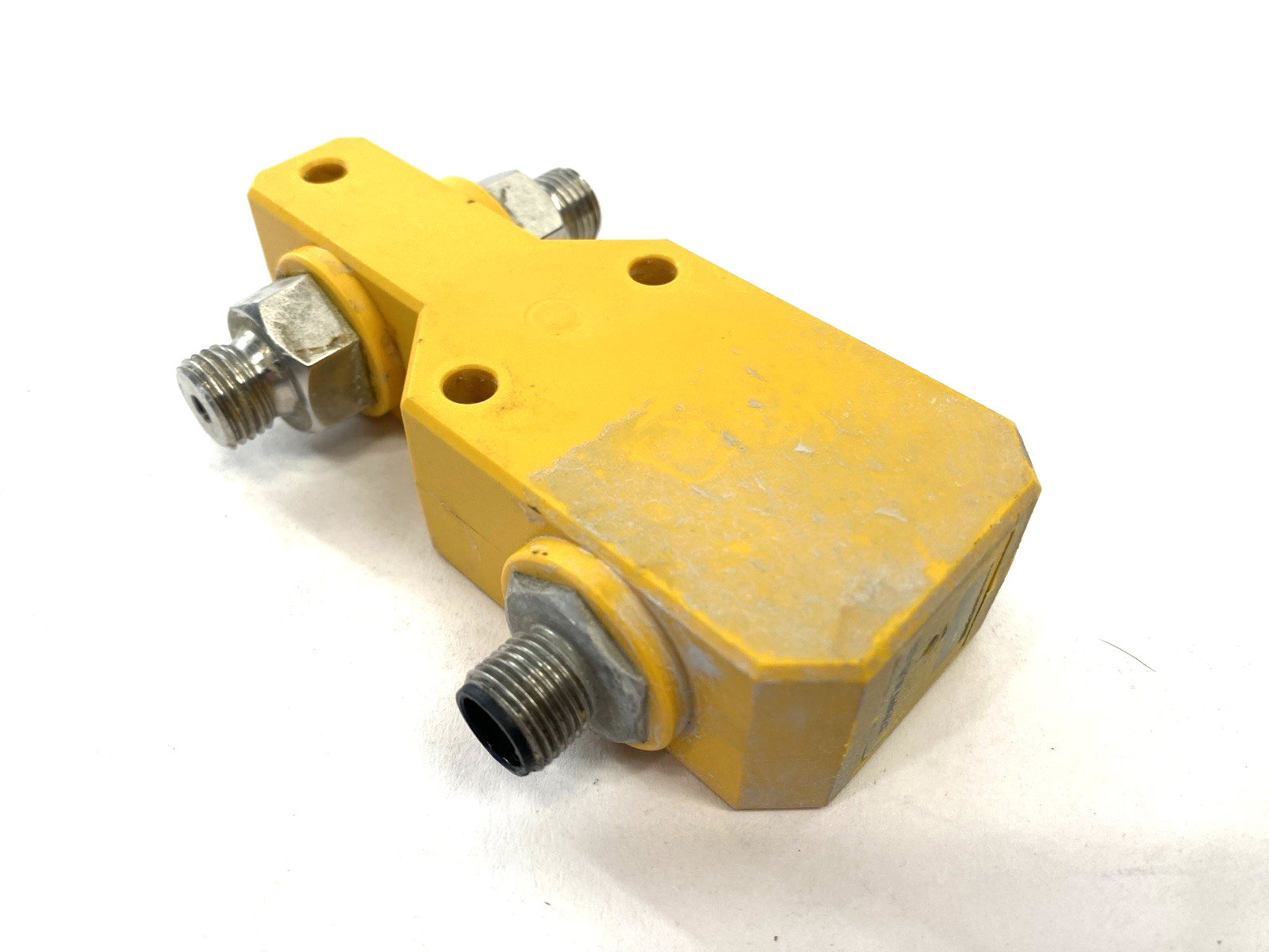 FCI-D04A4P-AP8X-H1141 | Turck Class 2 Inline Flow Control Sensor 24VDC 6870640 - For parts or not working - Maverick Industrial Sales