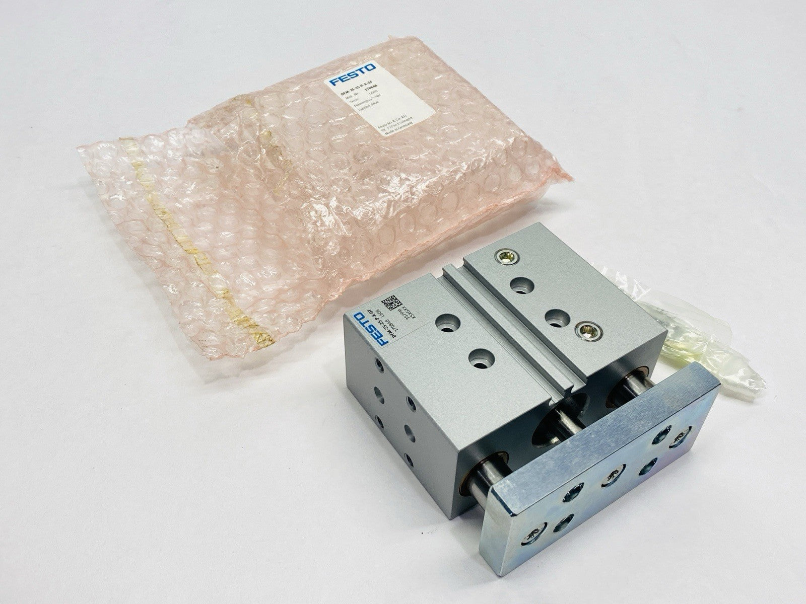 Festo DFM-25-25-P-A-GF Pneumatic Guided Drive 25mm Bore 25mm Stroke 170848 - Maverick Industrial Sales