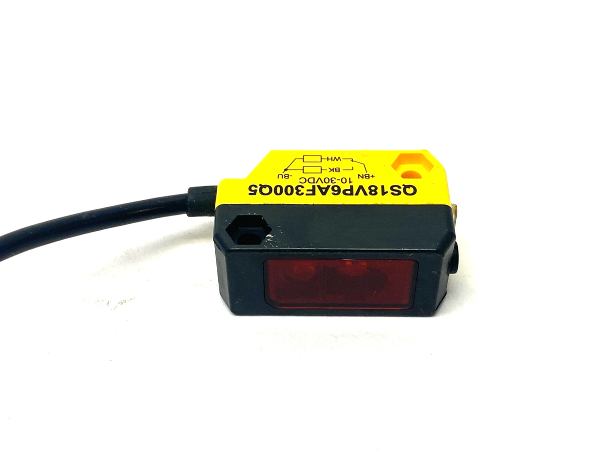 QS18VP6AF300Q5, 10659 | Banner QS18VP6AF300Q5 WORLD-BEAM Photoelectric Sensor, Adjustable Field, 10659 - Used - Maverick Industrial Sales