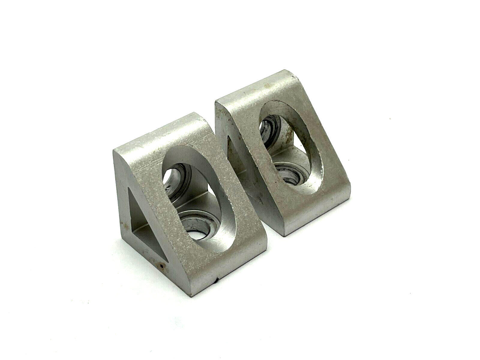 4132 | 80/20 Gusseted Inside Corner Bracket 2 Hole LOT OF 2 - Used - Maverick Industrial Sales