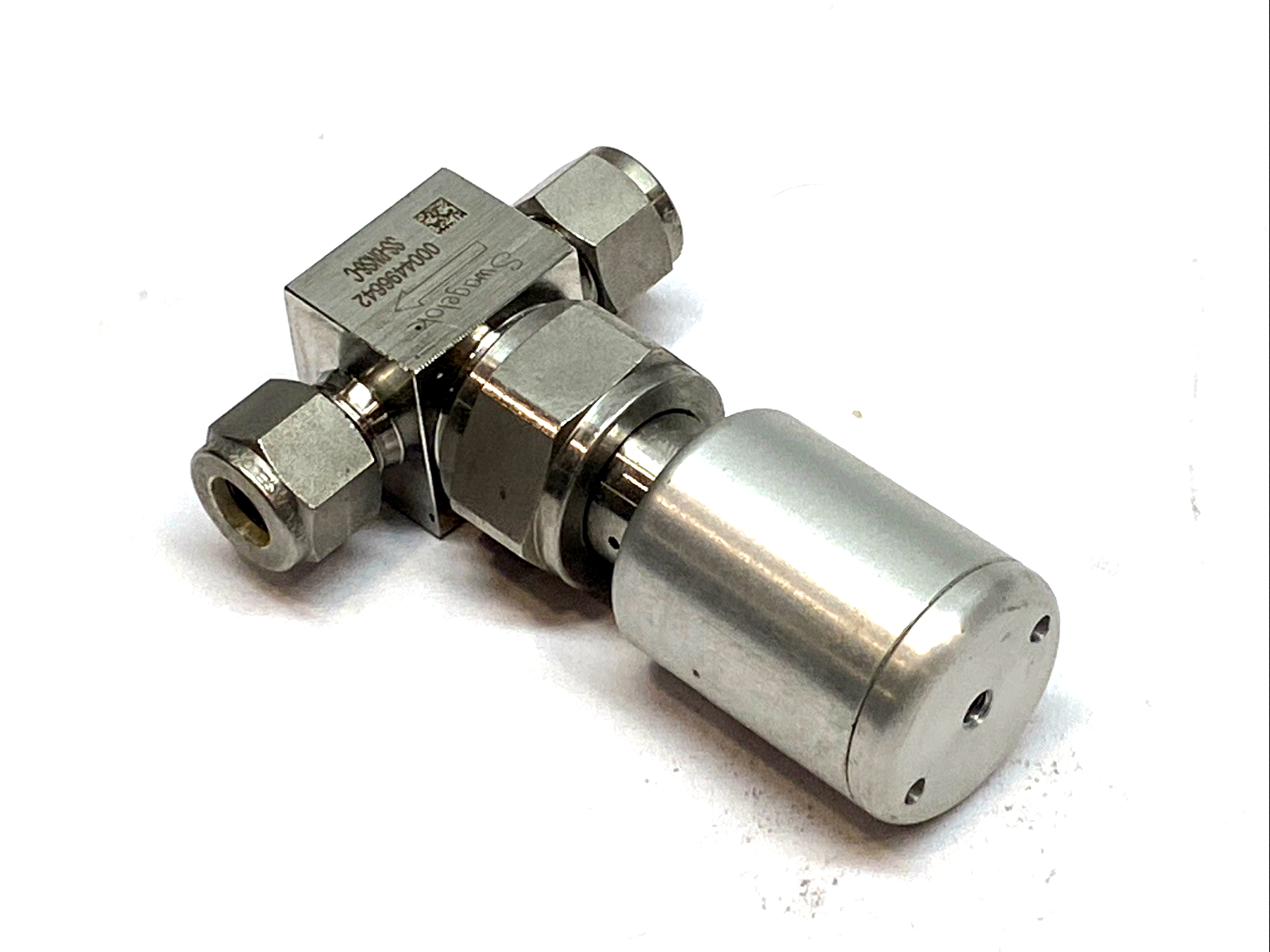 SS-BNS6-C | Swagelok Bellows Valve 3/8" Tube NC Pneumatic 316L High Purity - Used - Maverick Industrial Sales