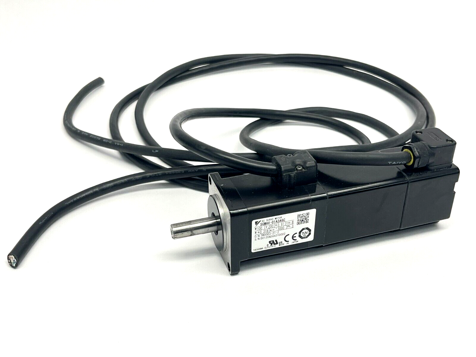 Yaskawa SGMAV-01A3A6C Servo Motor w/ Cables 50" Flying Leads - Used - Maverick Industrial Sales