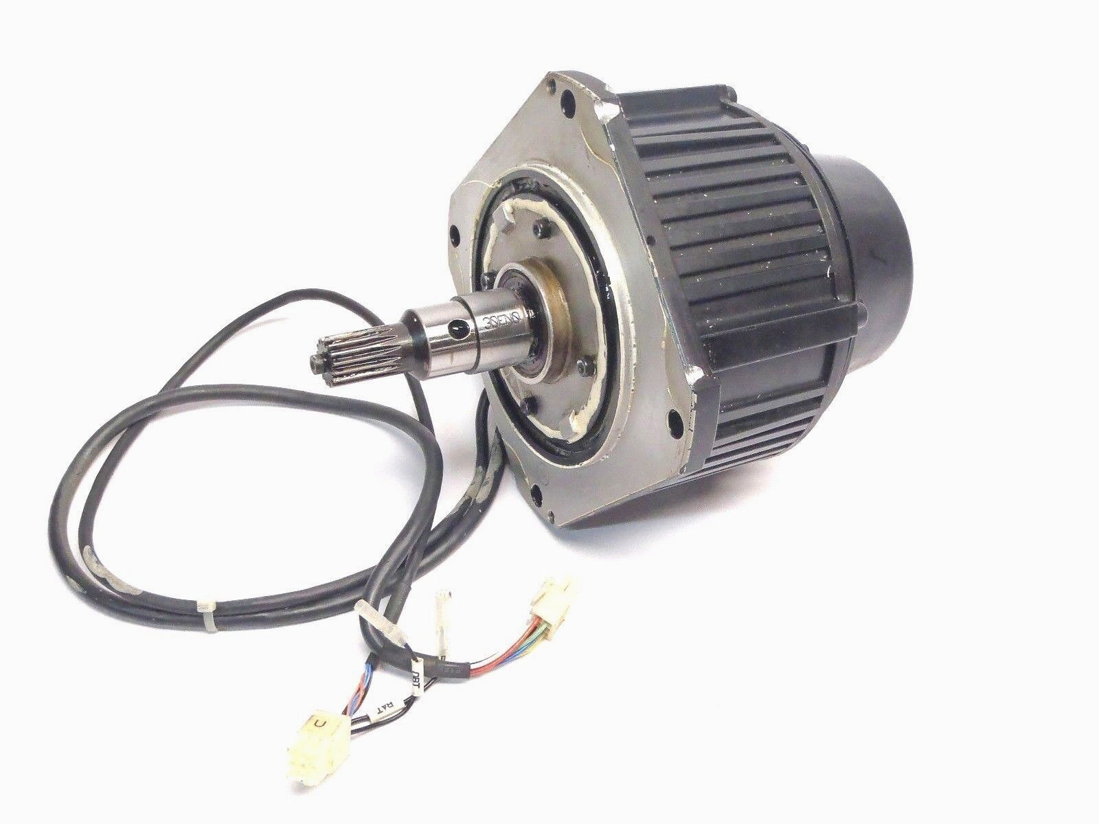 Yaskawa Electric SGMDH-06A2A-YR12 AC Servo Motor 550W 4A - Used - Maverick Industrial Sales