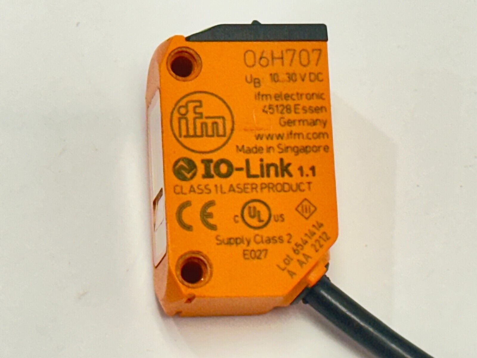 Ifm O6H707 Diffuse Sensor with Background Suppression O6HLFPKG/0,30m/US CUT END - For parts or not working - Maverick Industrial Sales