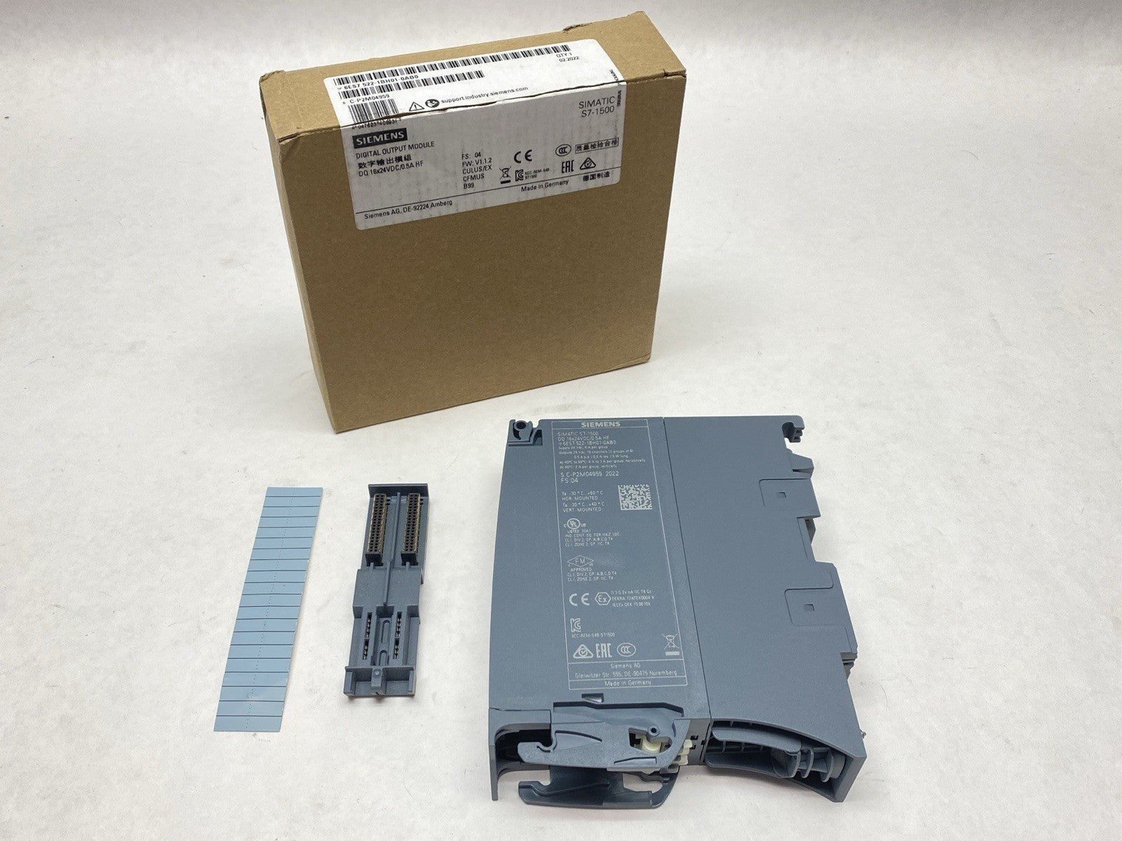 6ES7522-1BH01-0AB0 | Siemens Simatic S7-1500 Digital Output Module 24VDC - New – Open box - Maverick Industrial Sales