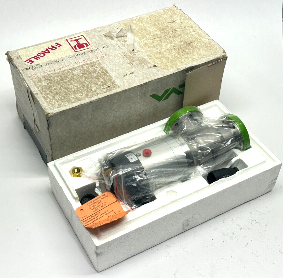 VAT 28032-GE41 S28 UHV Angle Valve DN 40 1.5" CF-R Flanges - New – Open box - Maverick Industrial Sales