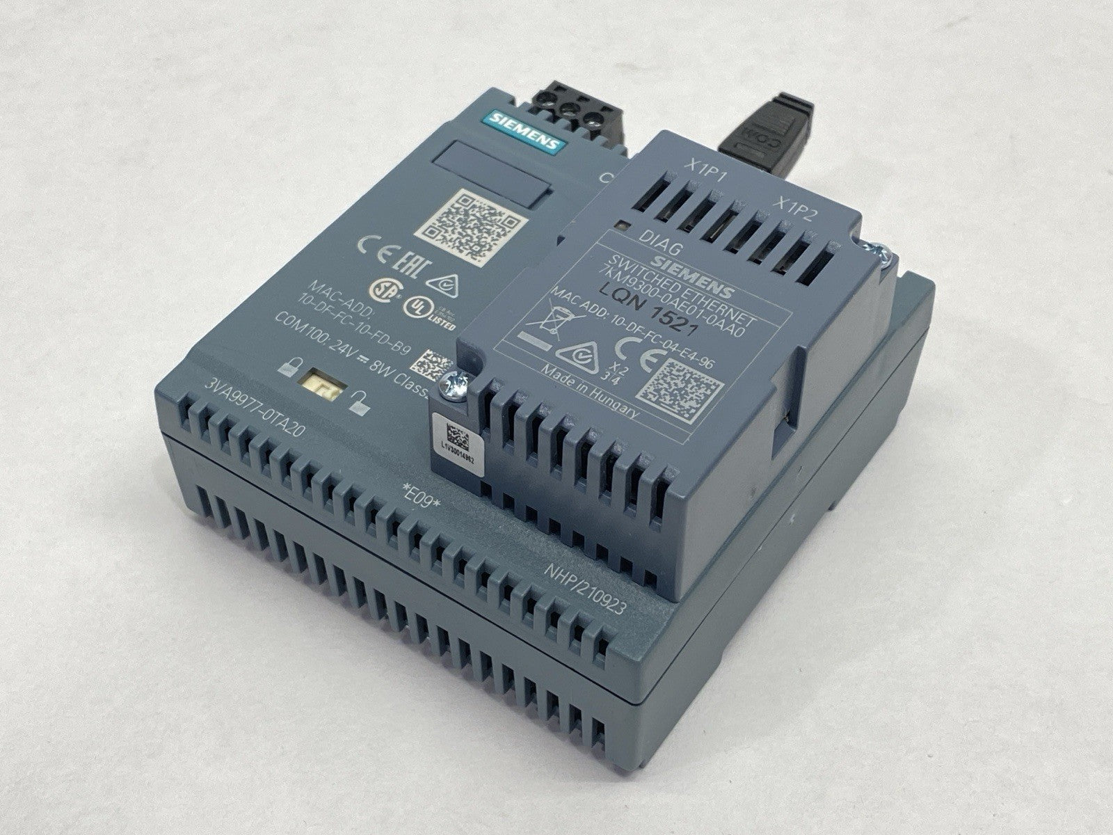 Siemens 3VA9977-0TA20 COM100 Data Concentrator Accessory w/ 7KM9300-0AE01-0AA0 - Maverick Industrial Sales