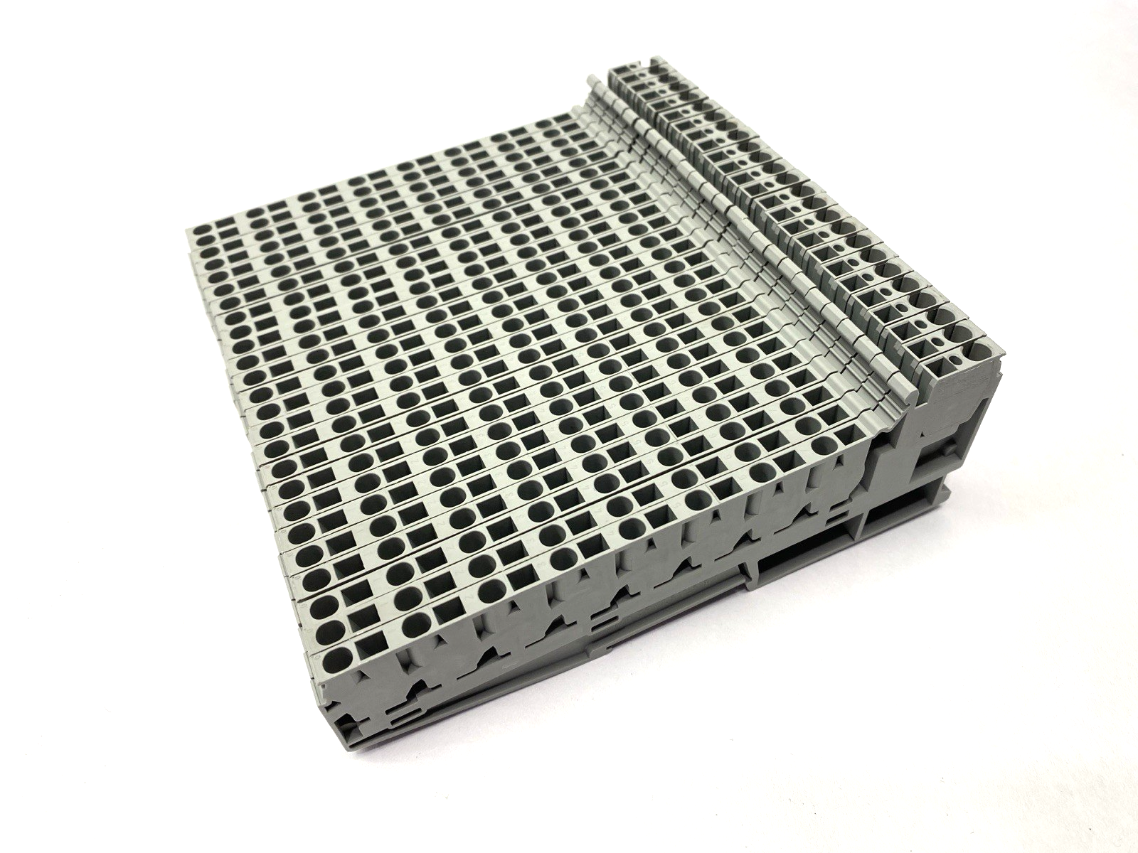 3031047 | Phoenix Contact ZPV 1,5/2,5 (8/1) Potential Distributors LOT OF 25 - Used - Maverick Industrial Sales