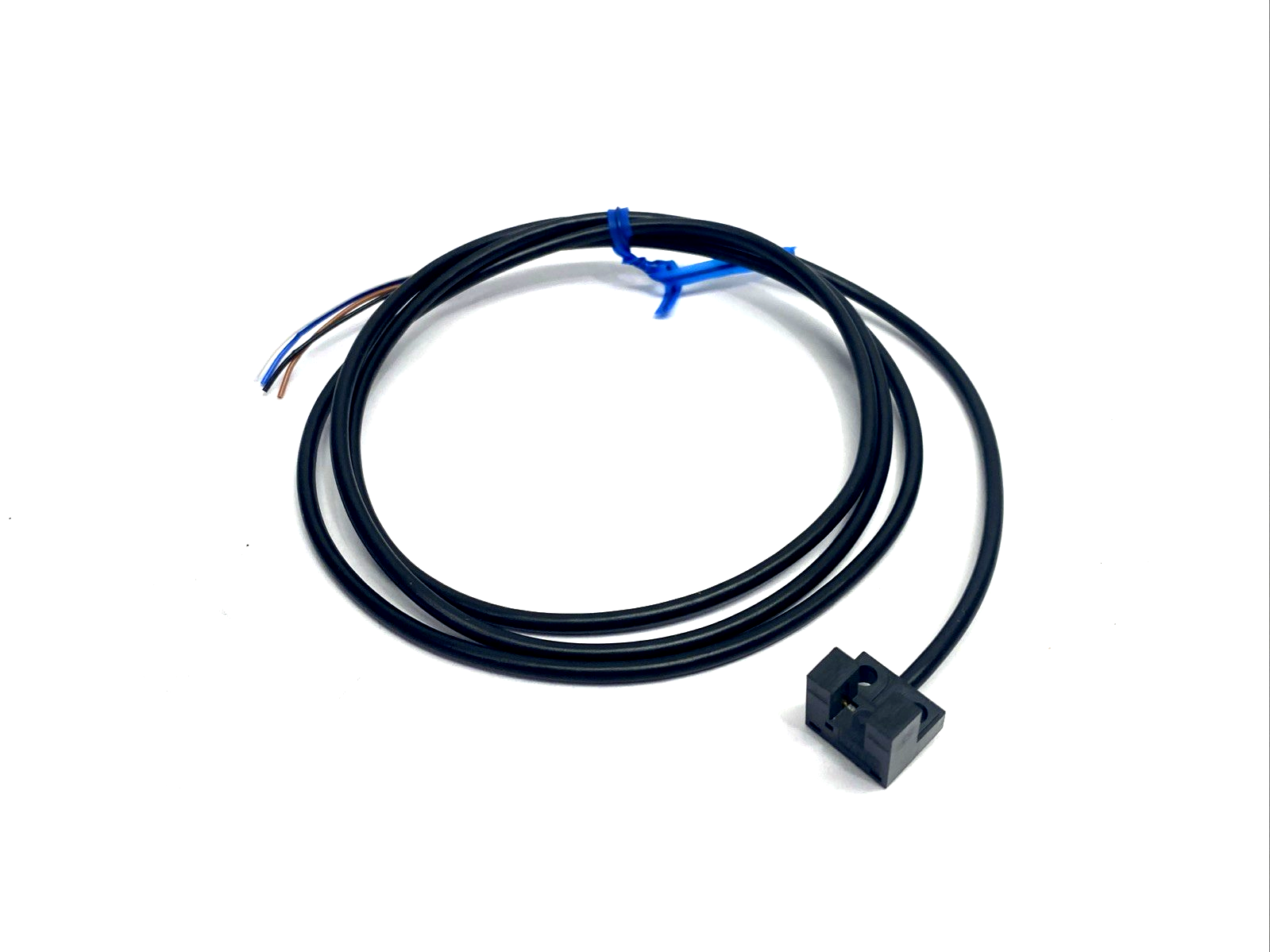 Omron EE-SX951P-R 1M Photo Micro Sensor, Slot Type L-Shape 5mm, 1m Cable - Maverick Industrial Sales