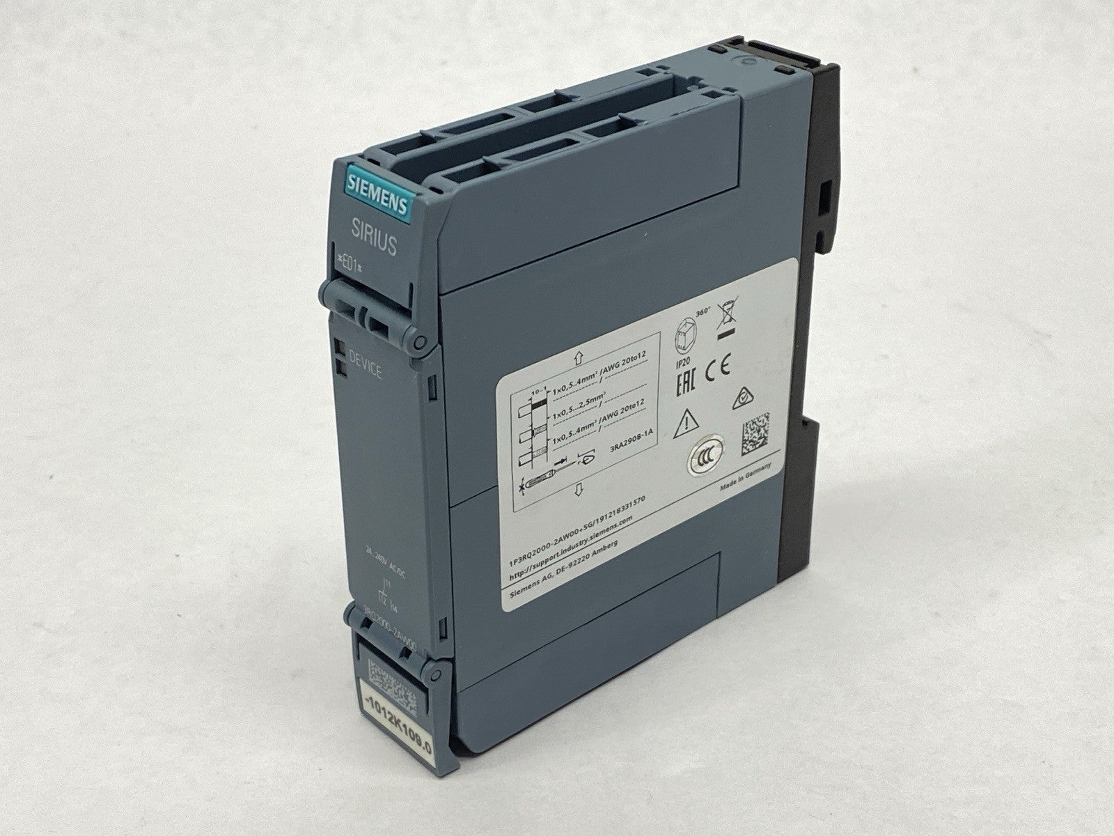 Siemens 3RQ2000-2AW00 SIRIUS Coupling Relay 24-240V - Maverick Industrial Sales