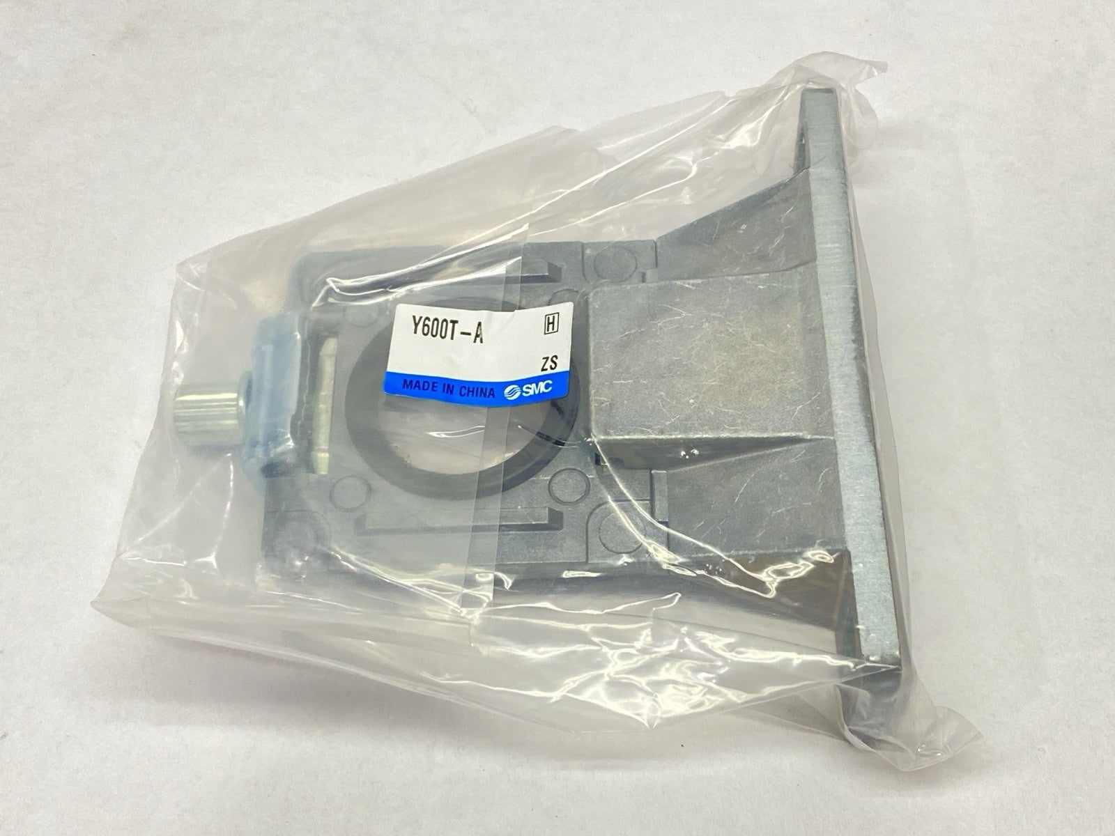 Y600T-A | SMC Interface With Bracket - New - Maverick Industrial Sales