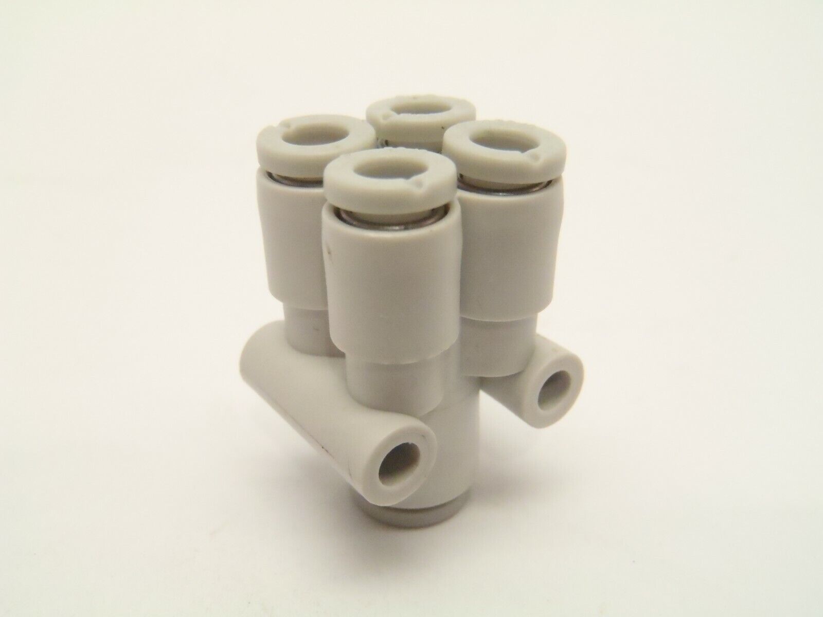 SMC KQ2UD04-06 Different Diameter Double Union “Y” 5/32" to 6mm - Used - Maverick Industrial Sales