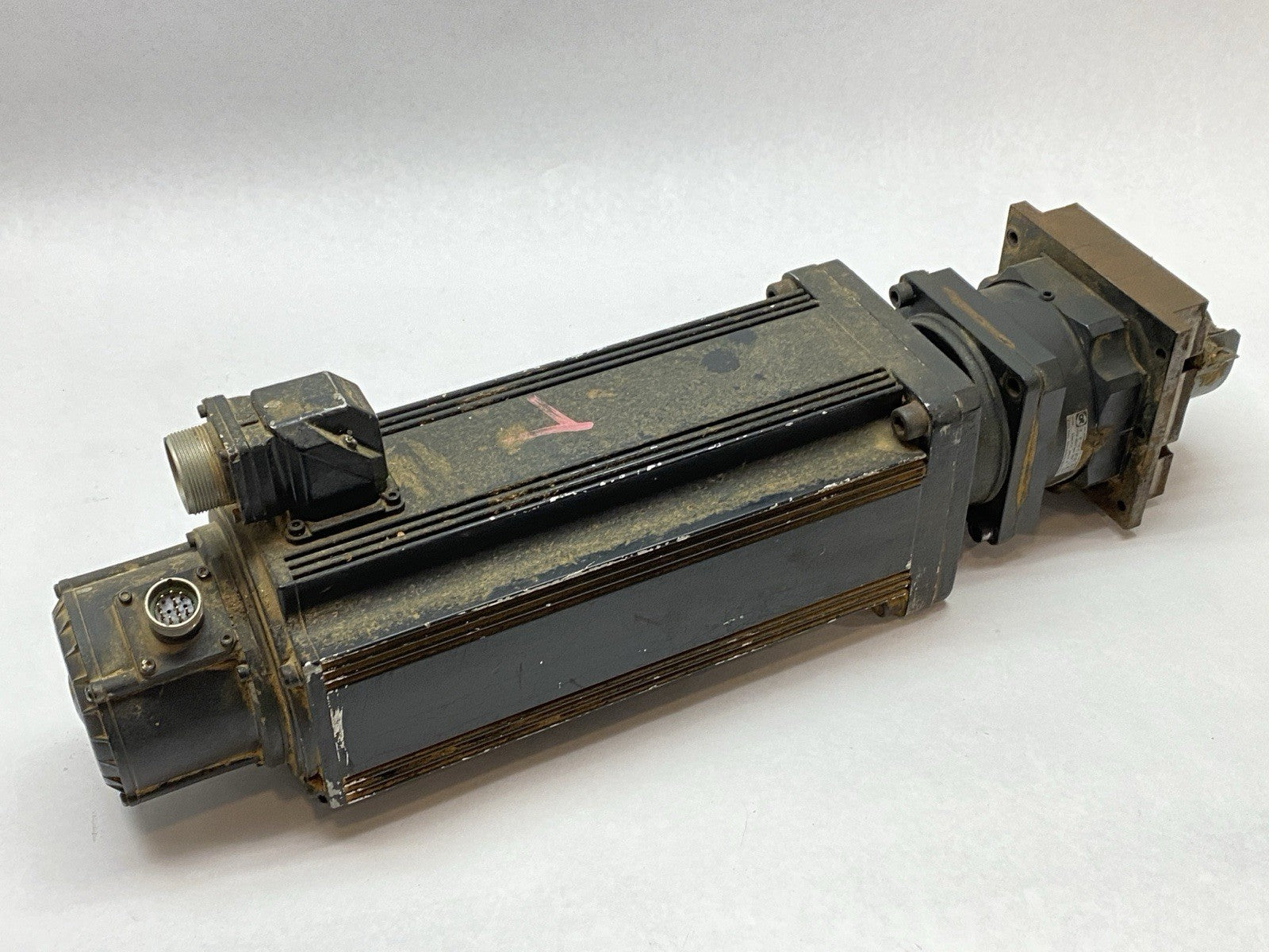 MDD090C-N-040-N2L-110GA0 | Indramat Servo Motor w/ Alpha SPF 110-MX1-8,2-40/110S01 - Used - Maverick Industrial Sales