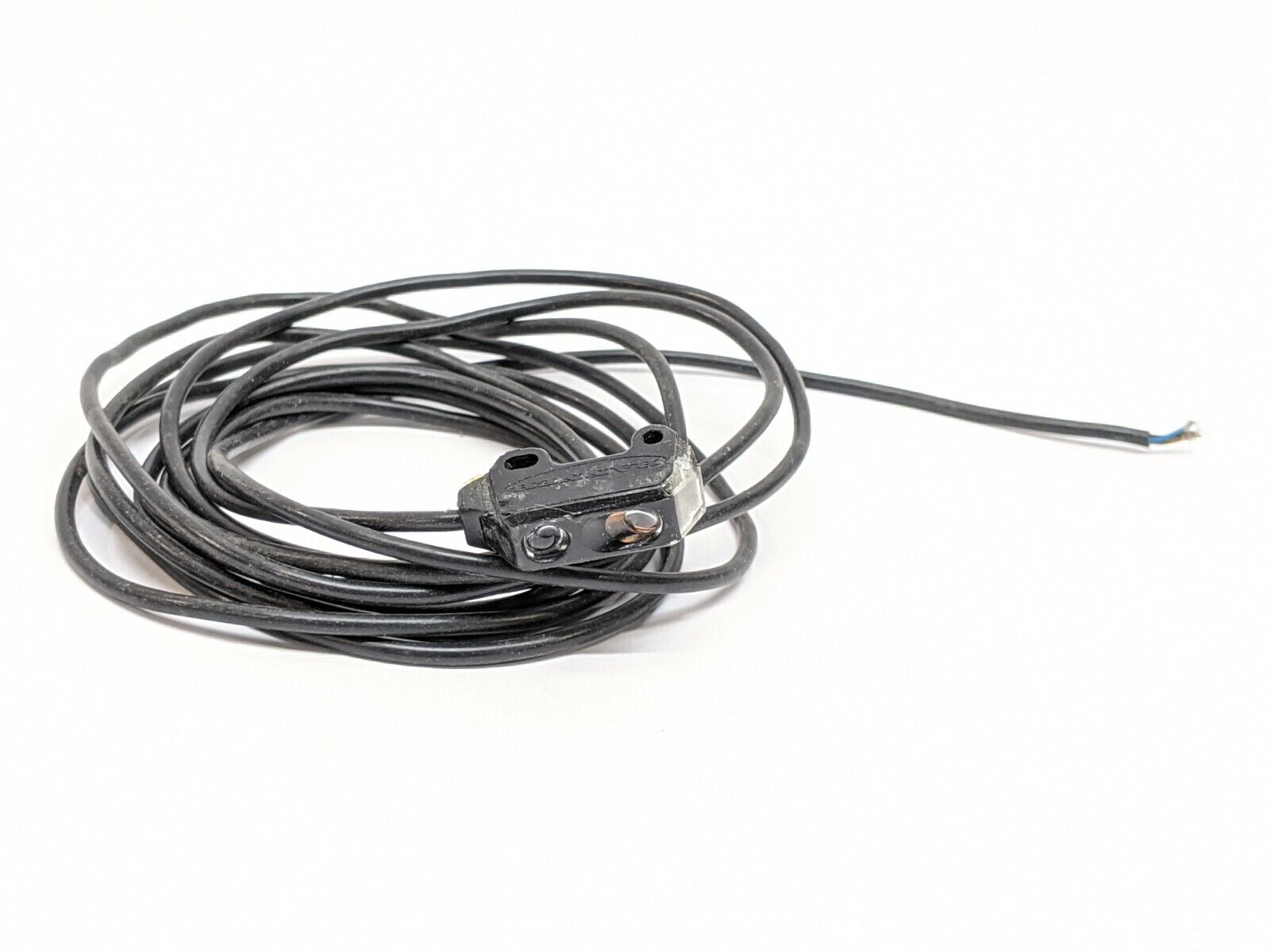 Banner VS1AP5C20 Mini Self-Contained Convergent-Mode Sensor - Maverick Industrial Sales