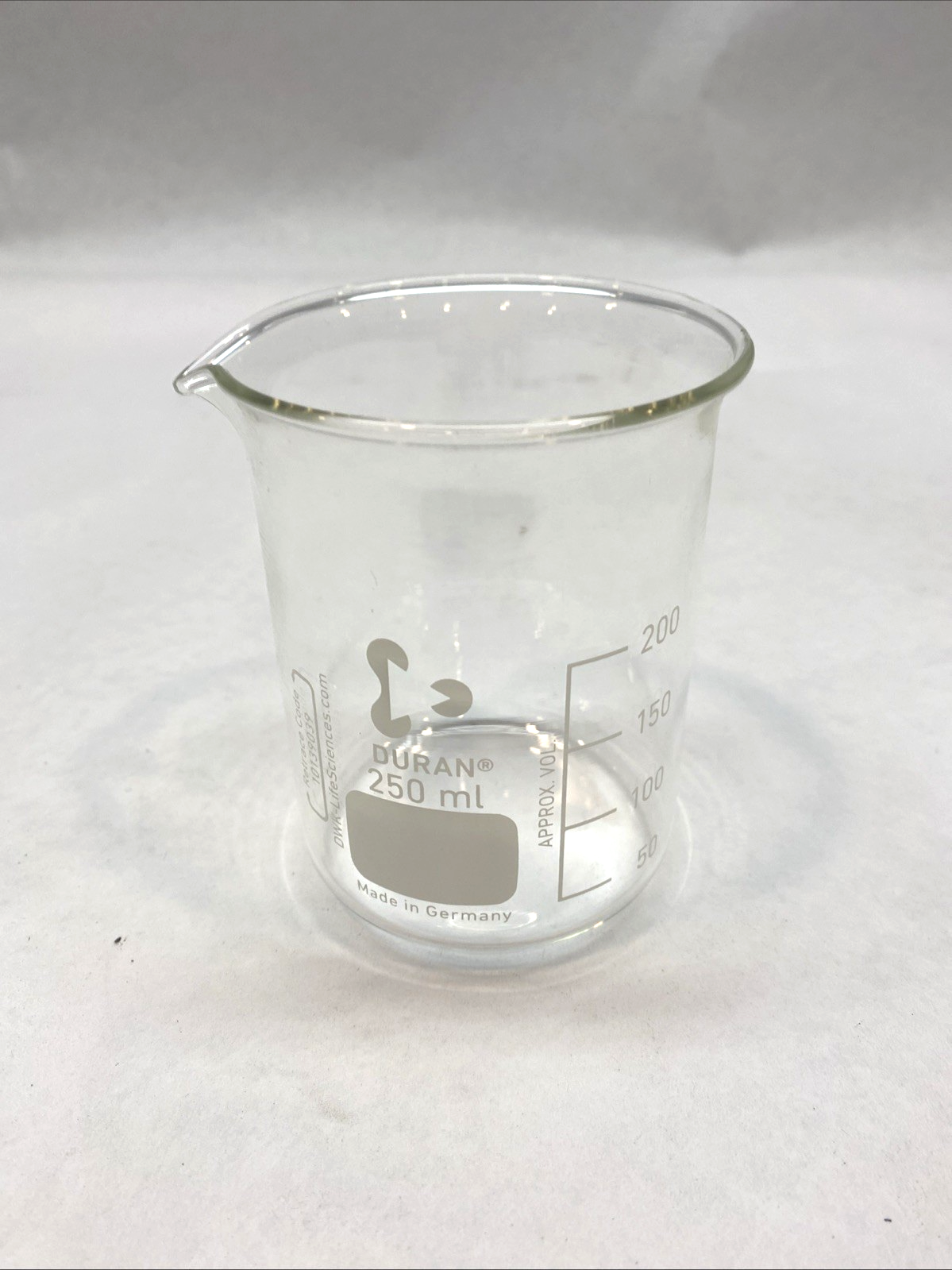 Duran 211063604 Beaker, low form, with spout 250 ML - New – Open box - Maverick Industrial Sales